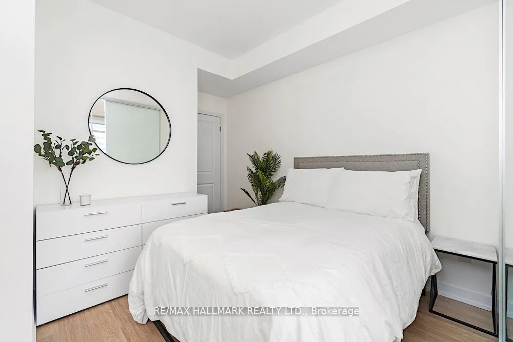 105 George Street, #914
