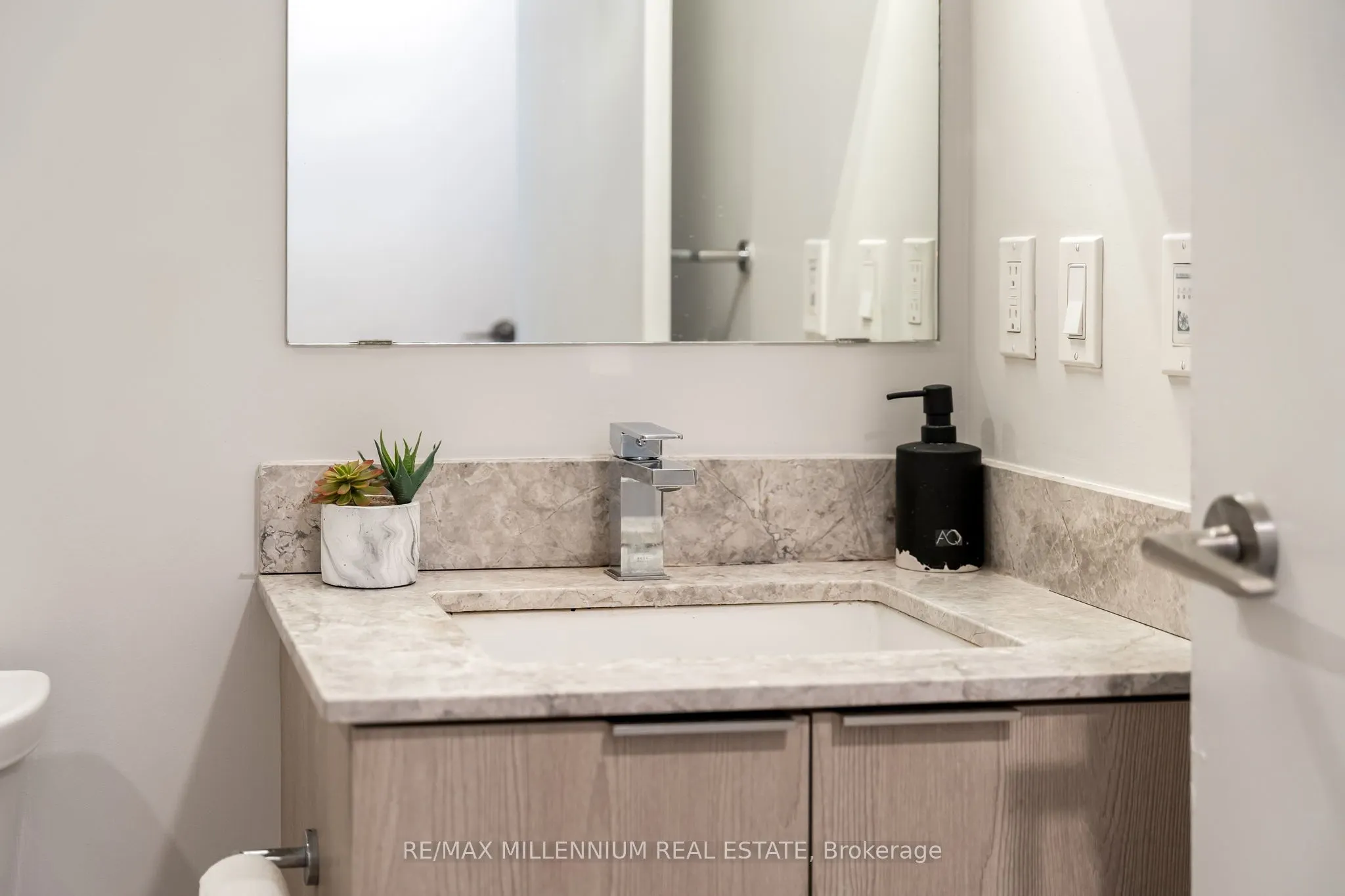 18 Maitland Terrace, #1308