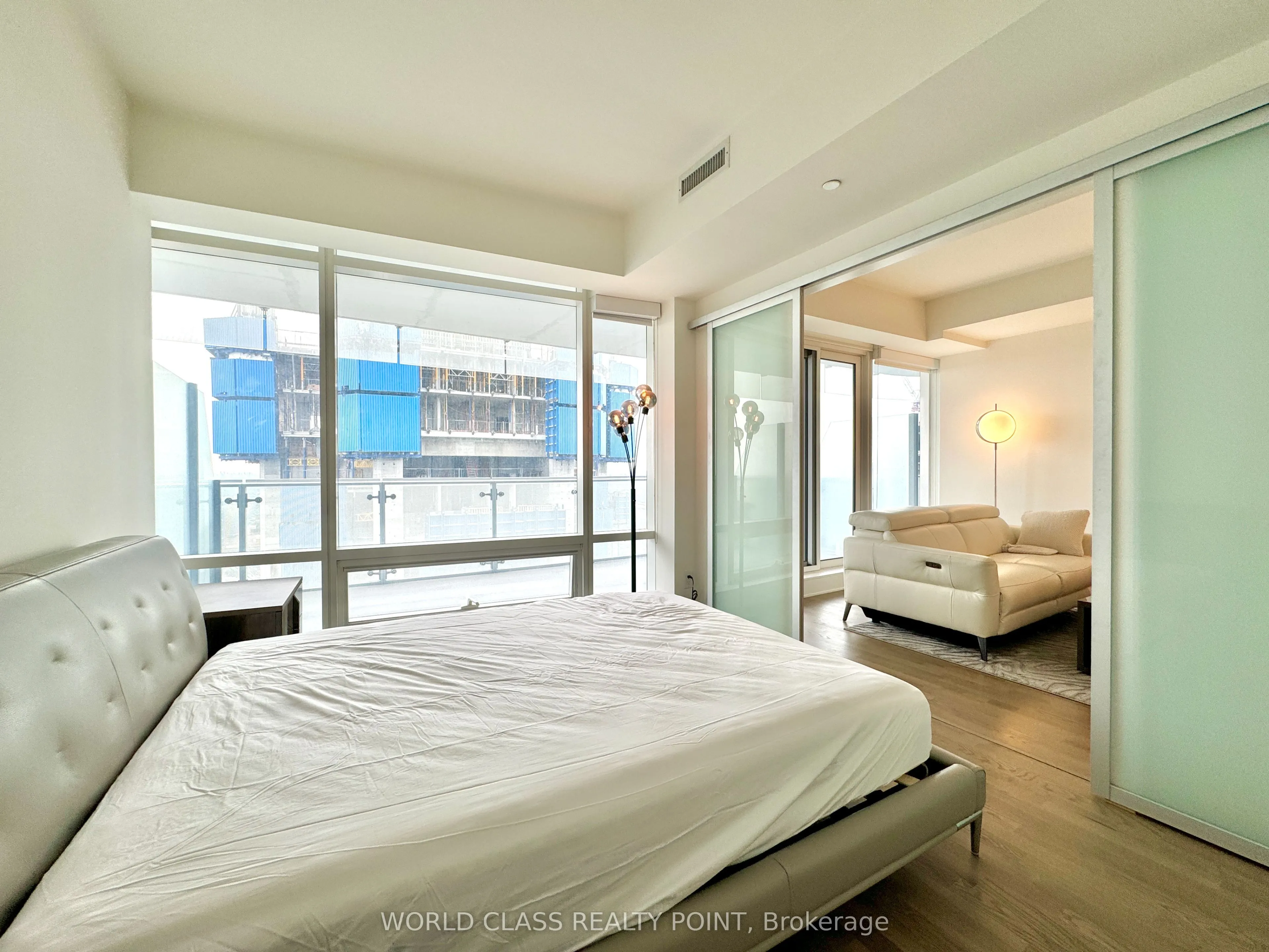 1 Bloor Street E, #6307