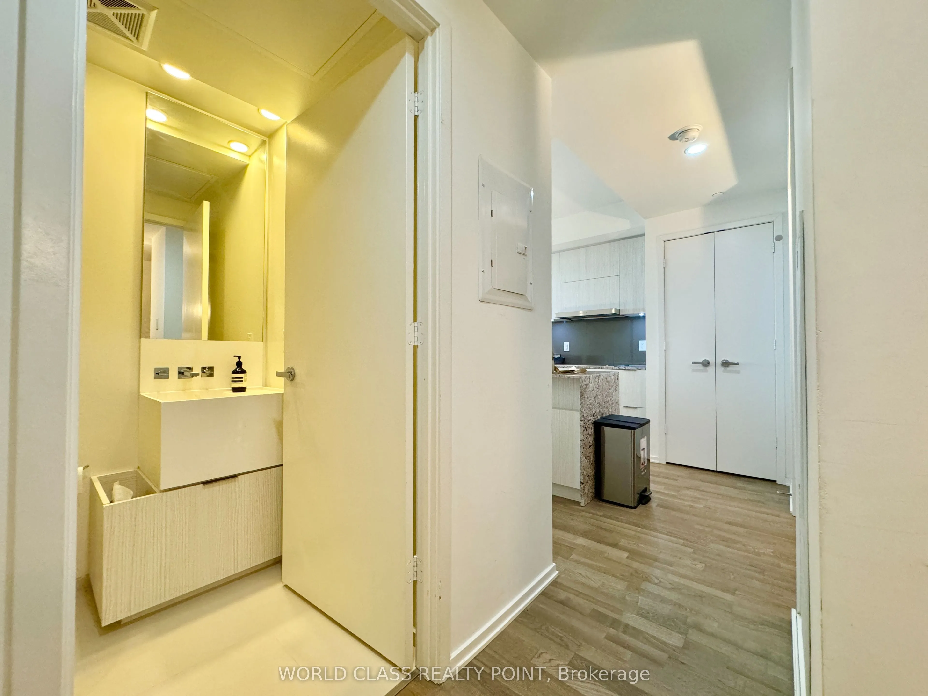 1 Bloor Street E, #6307