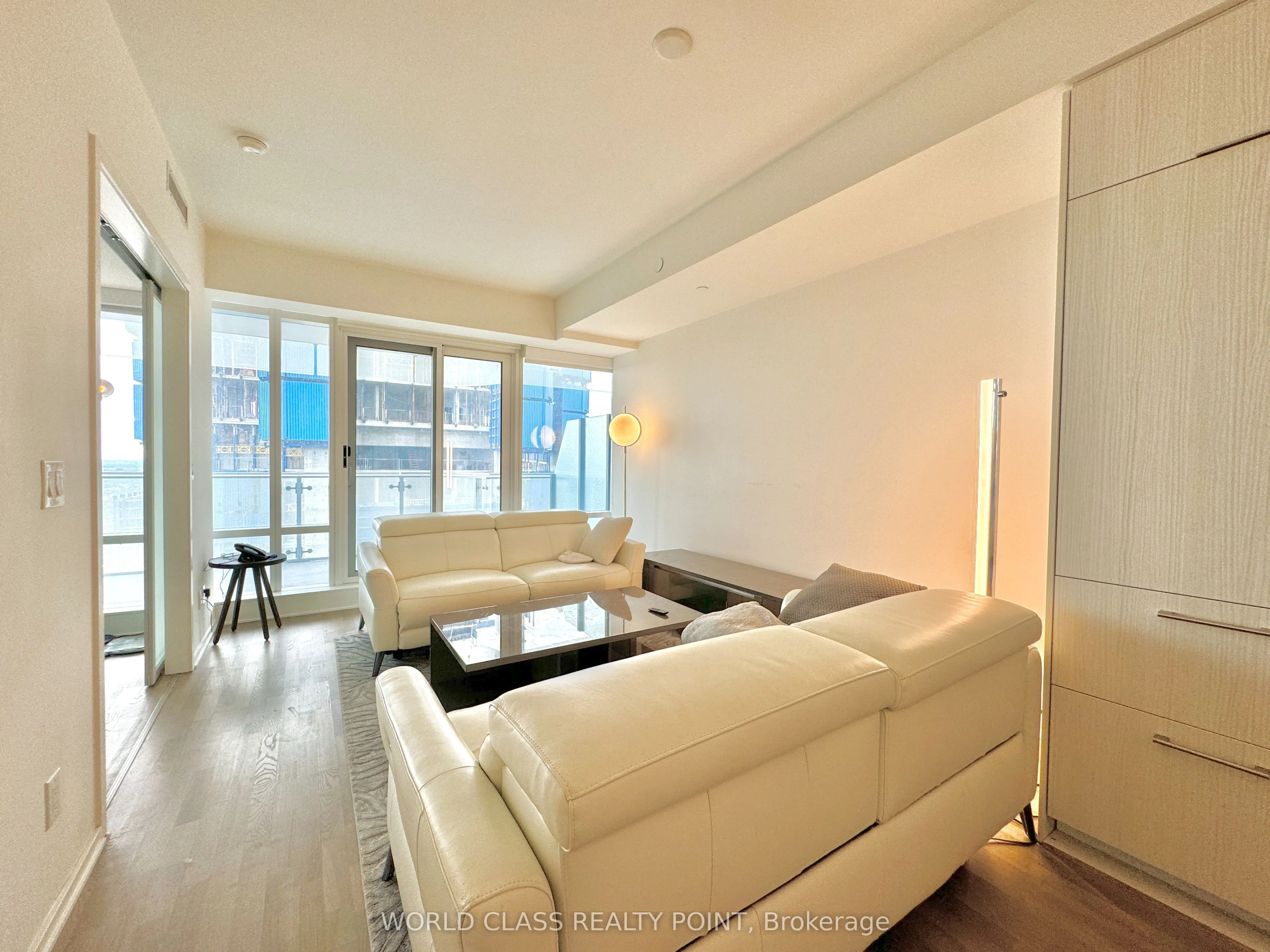 1 Bloor Street E, #6307