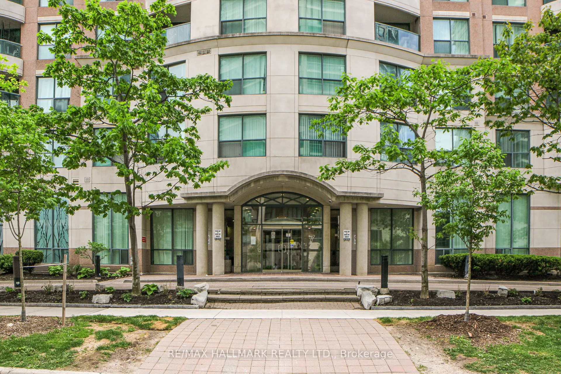 7 Lorraine Drive, #1211