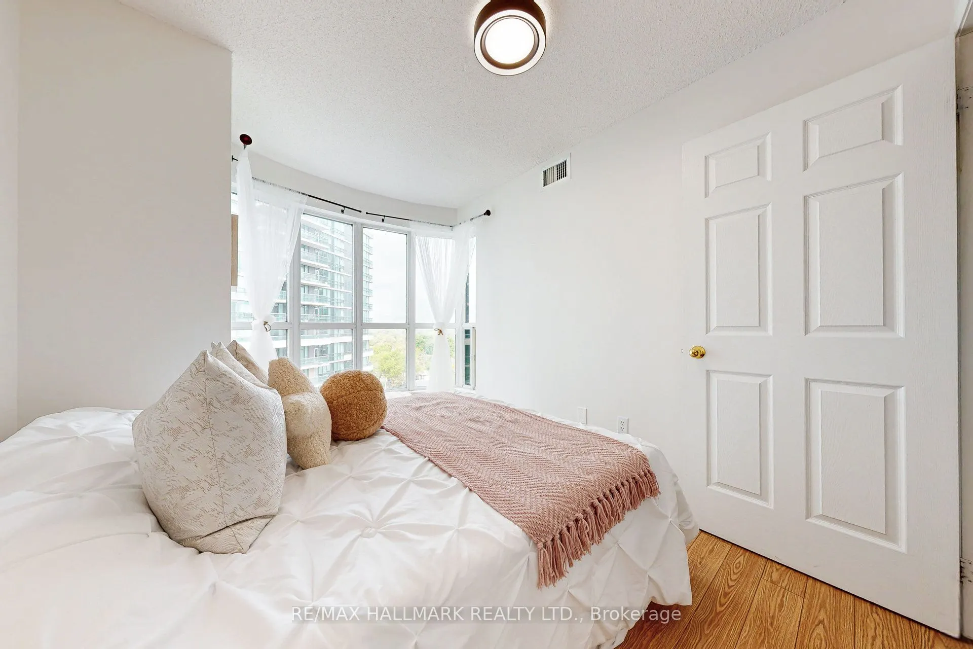 7 Lorraine Drive, #1211