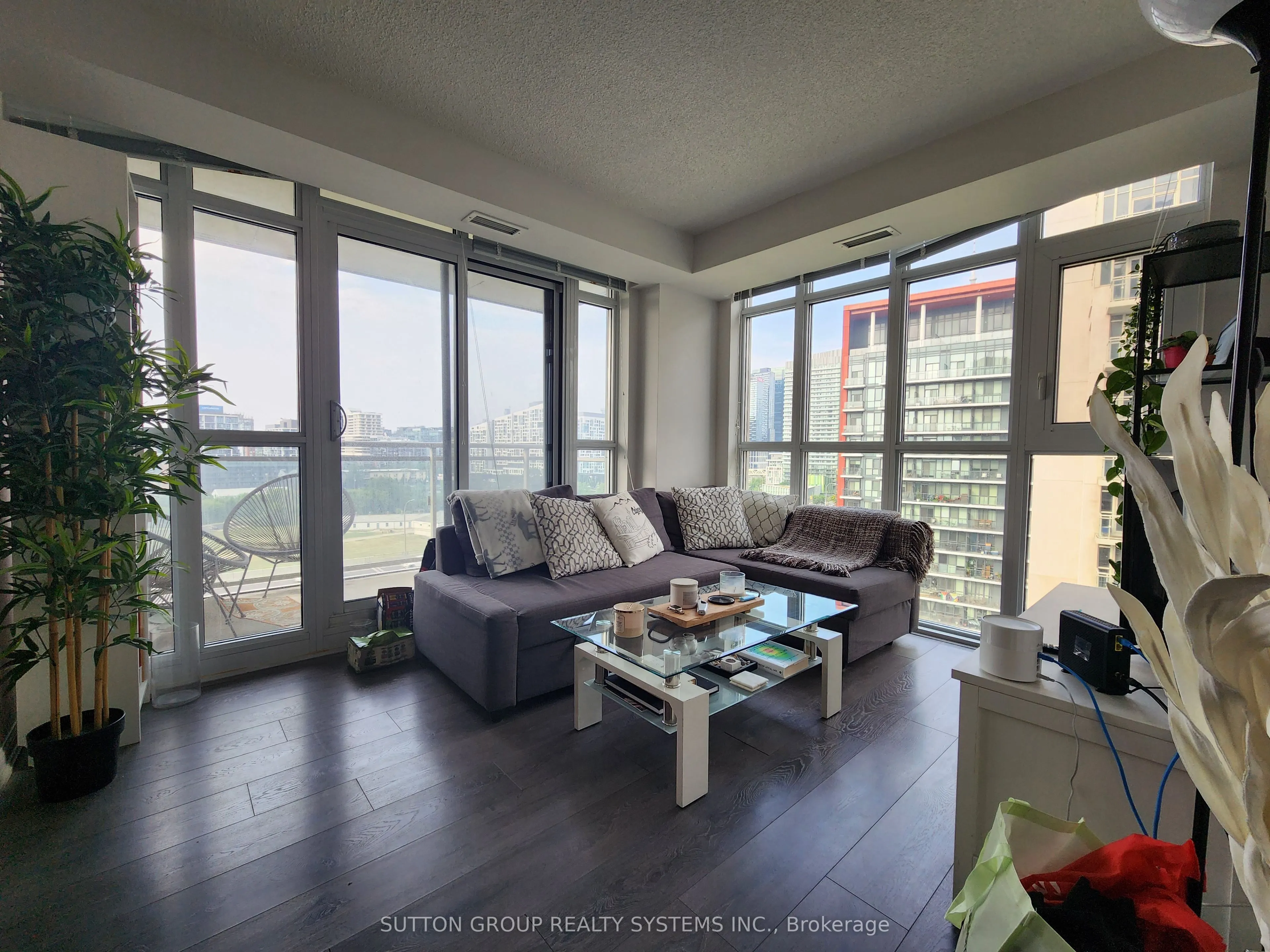 35 Bastion Street, #1719