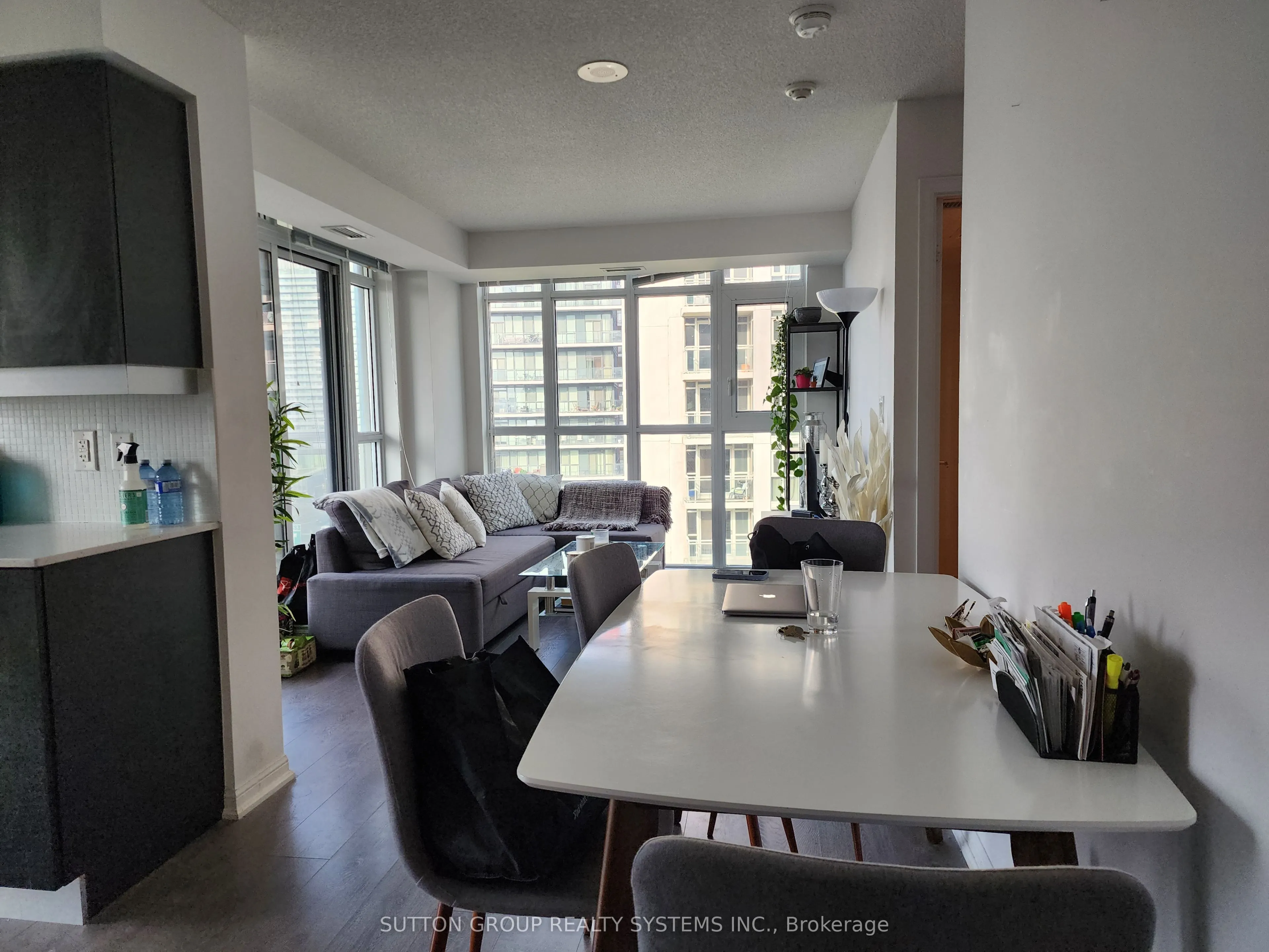 35 Bastion Street, #1719
