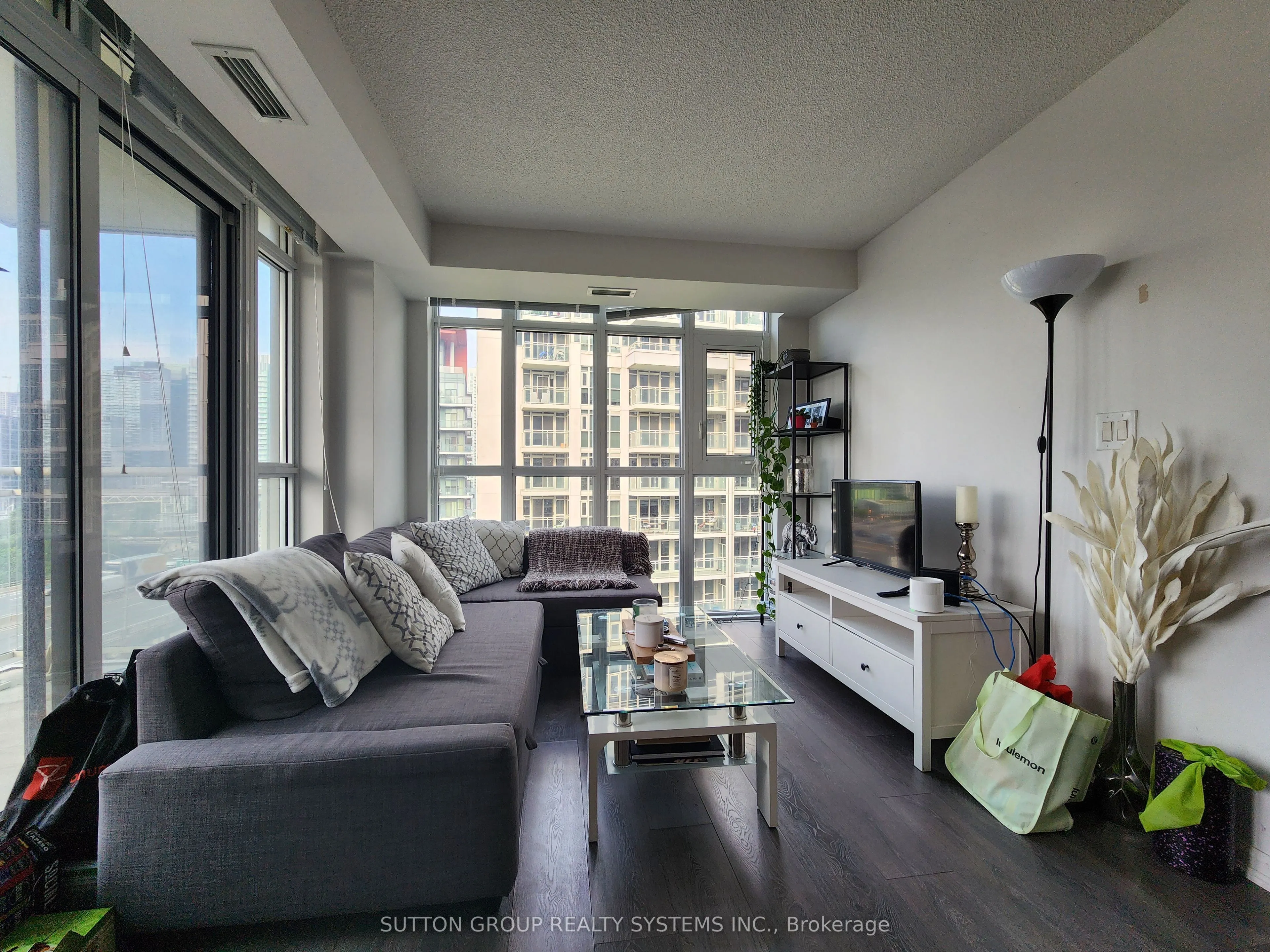 35 Bastion Street, #1719