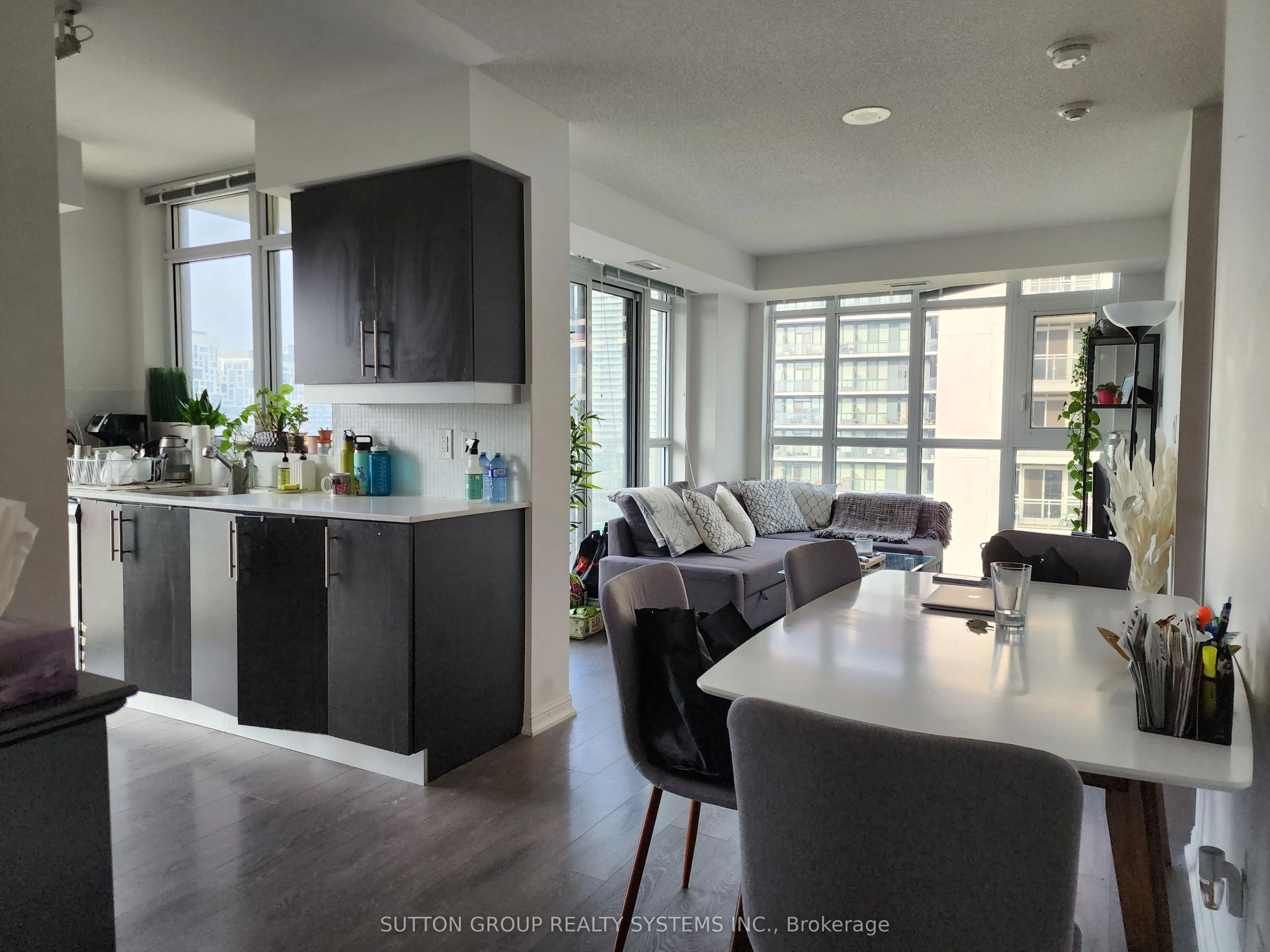 35 Bastion Street, #1719