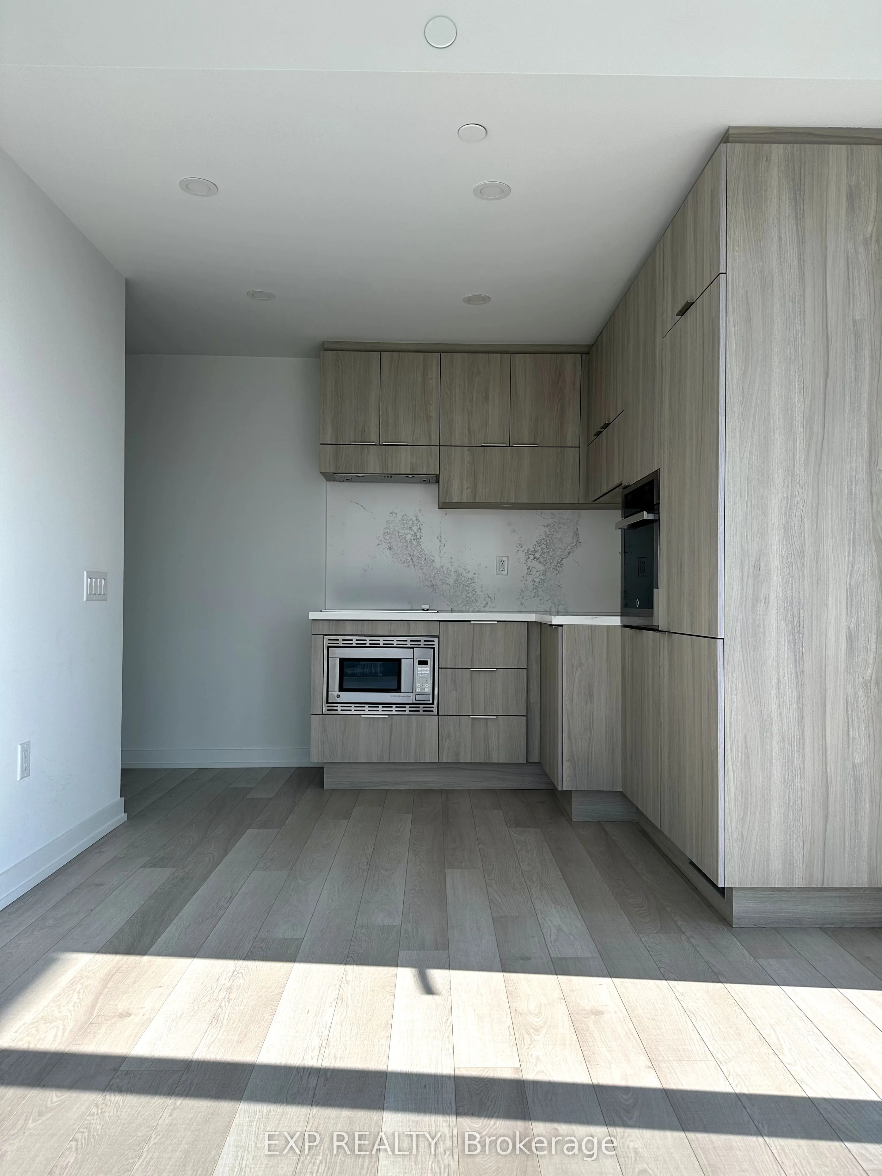 39 Roehampton Avenue, #4208