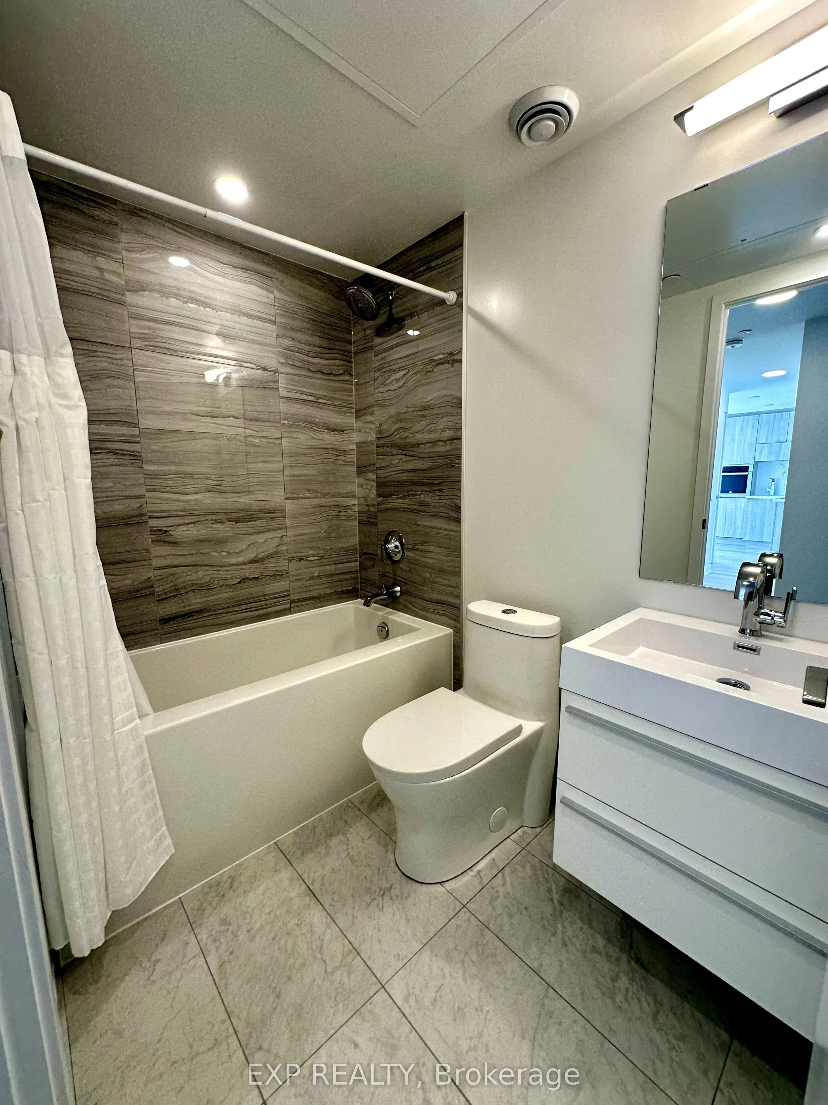 39 Roehampton Avenue, #4208