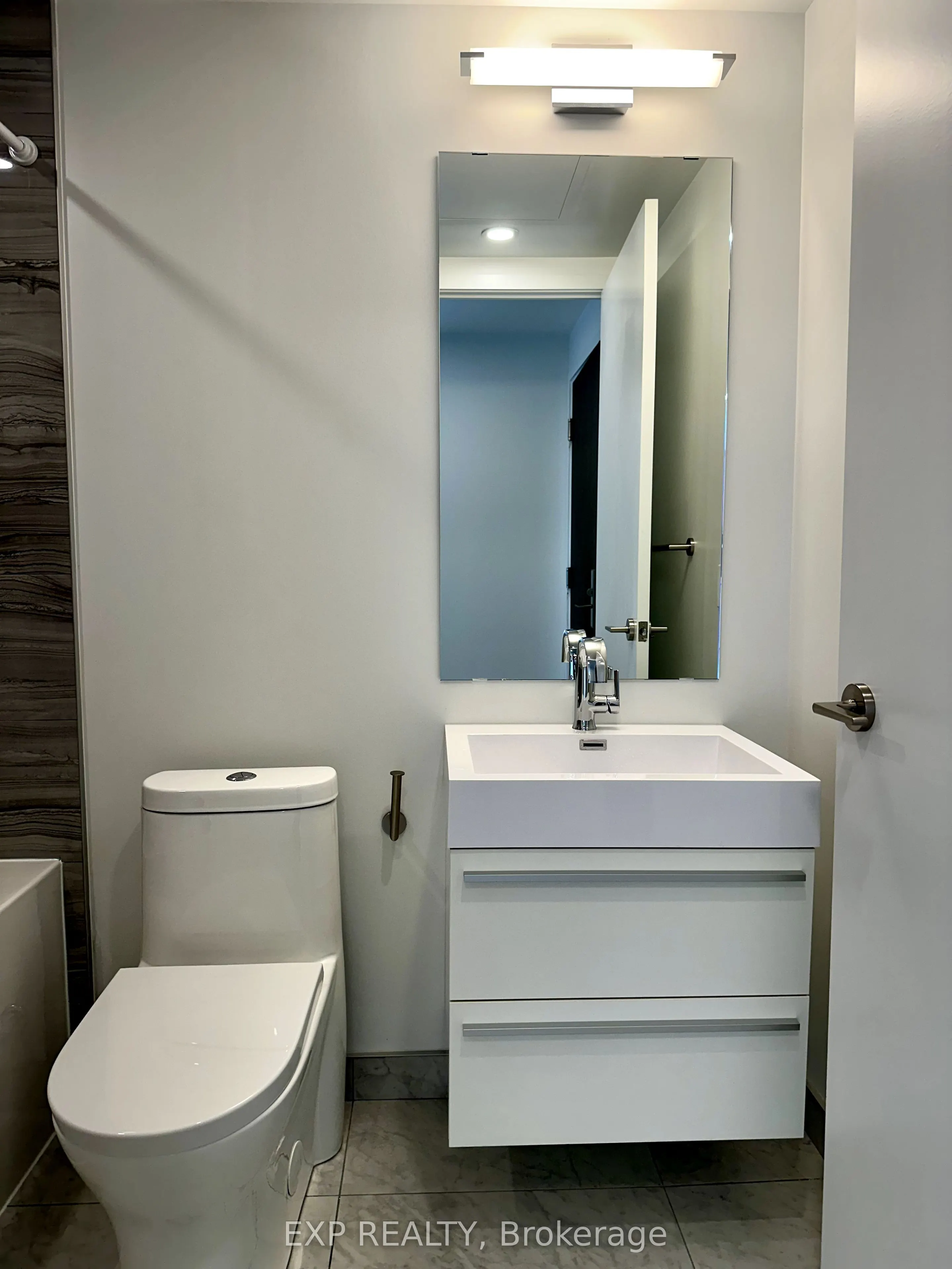 39 Roehampton Avenue, #4208
