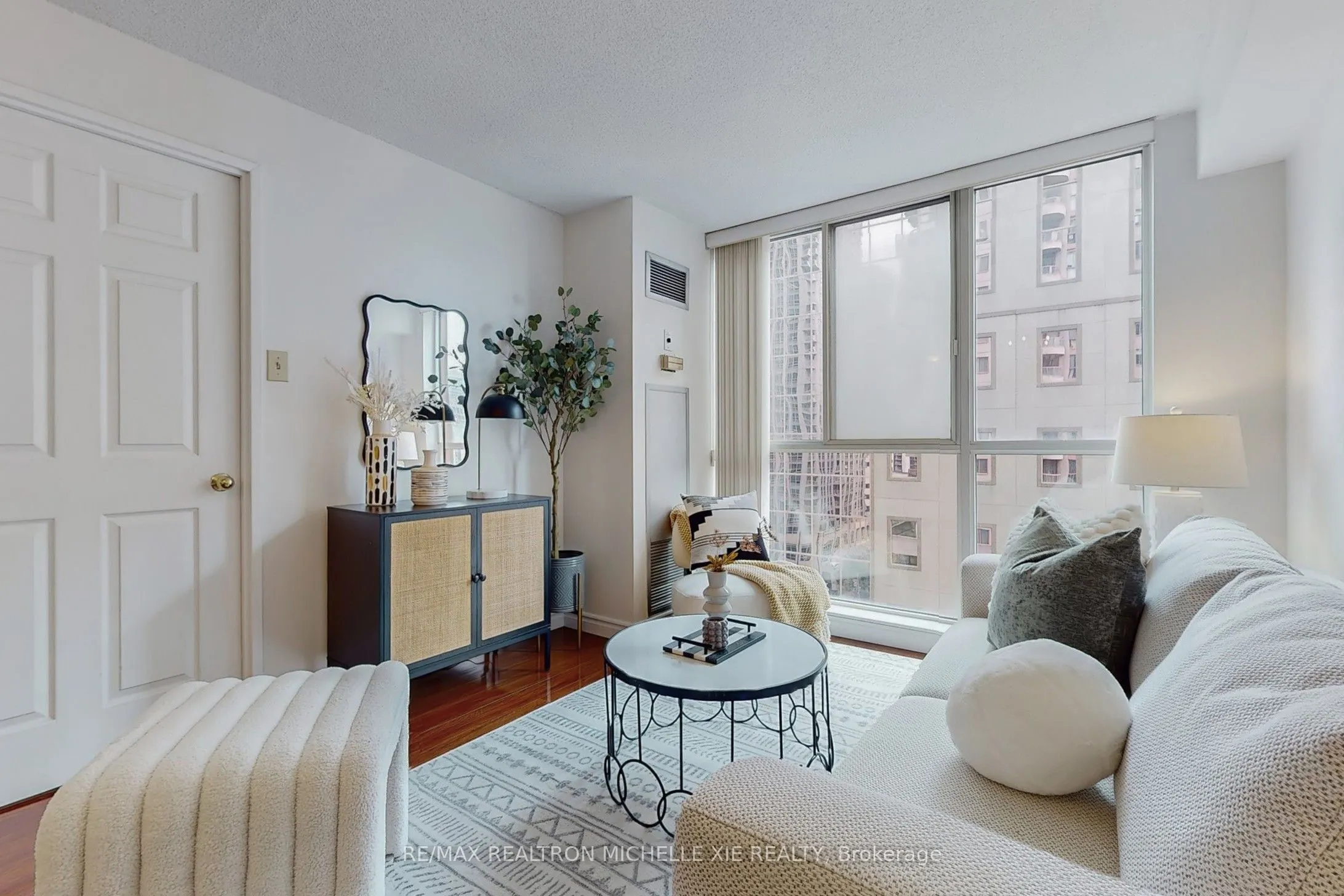 736 Bay Street, #1009