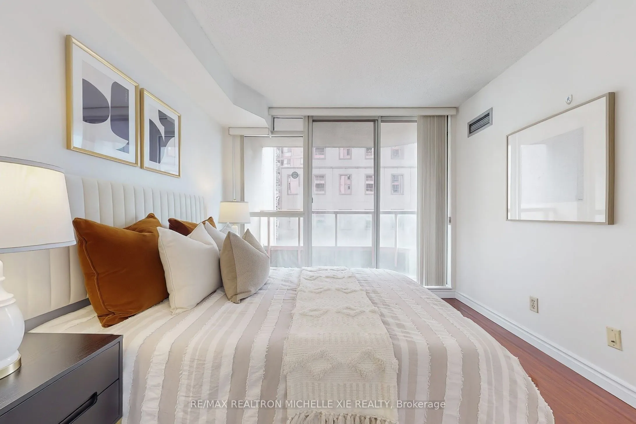 736 Bay Street, #1009