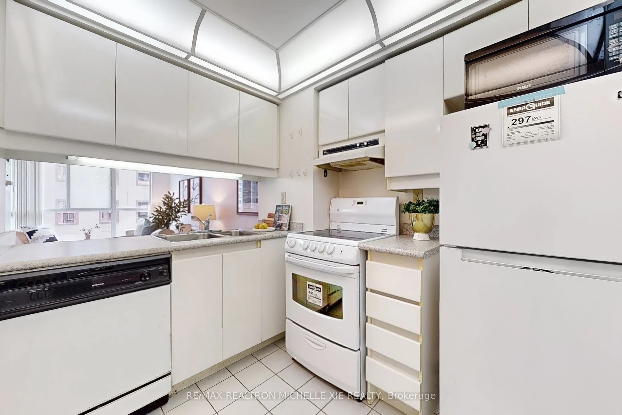 736 Bay Street, #1009
