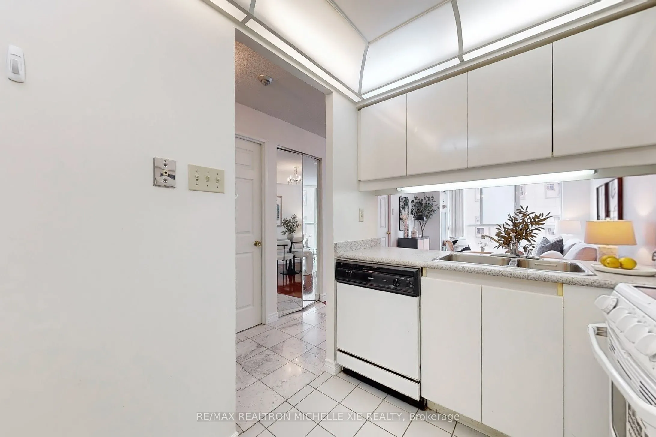 736 Bay Street, #1009