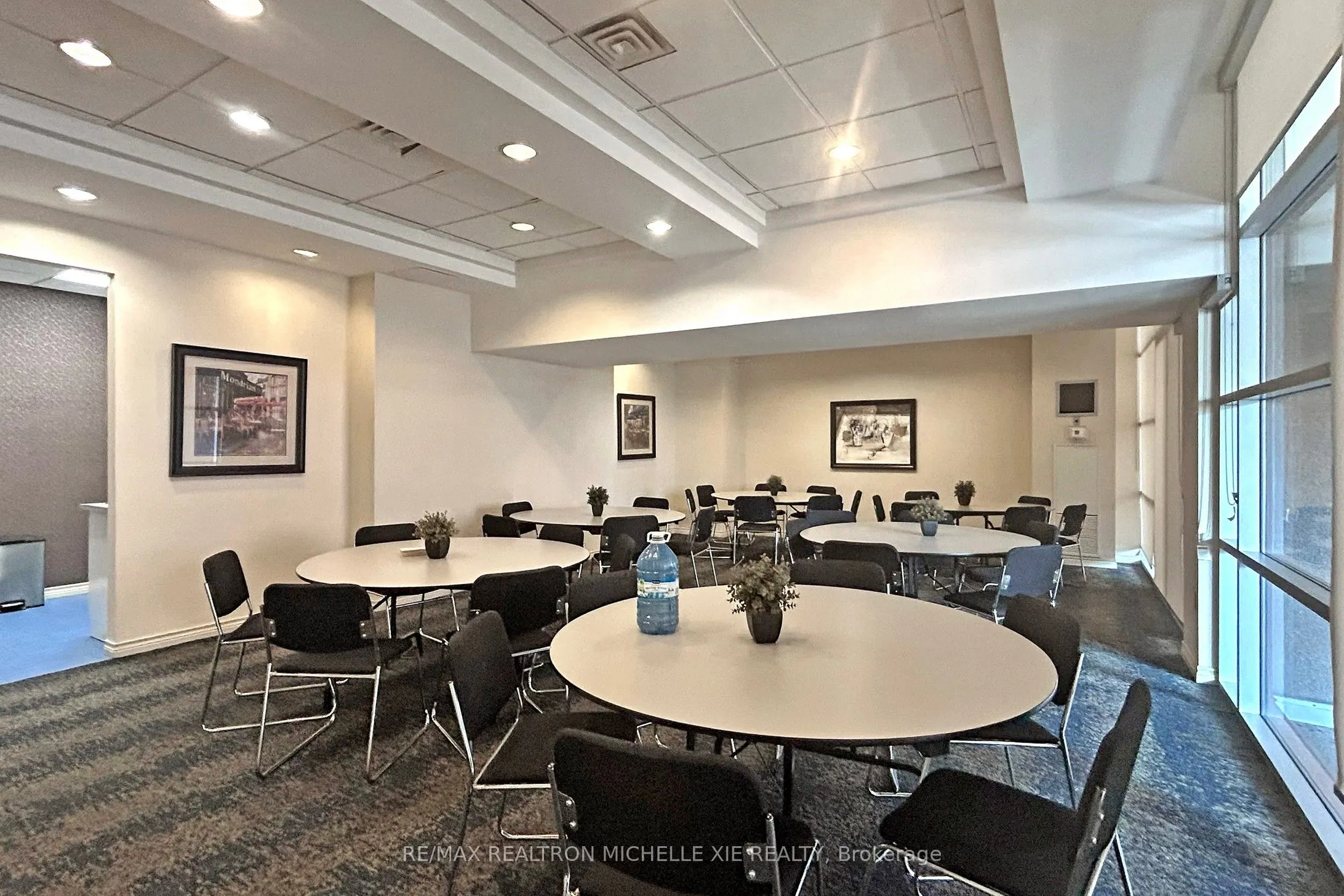 736 Bay Street, #1009