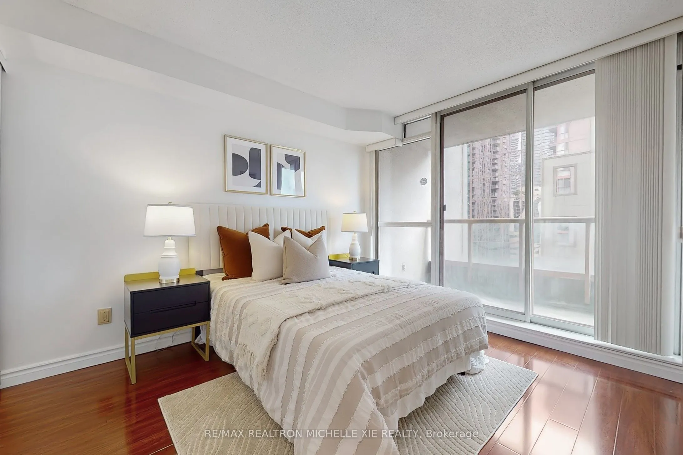736 Bay Street, #1009