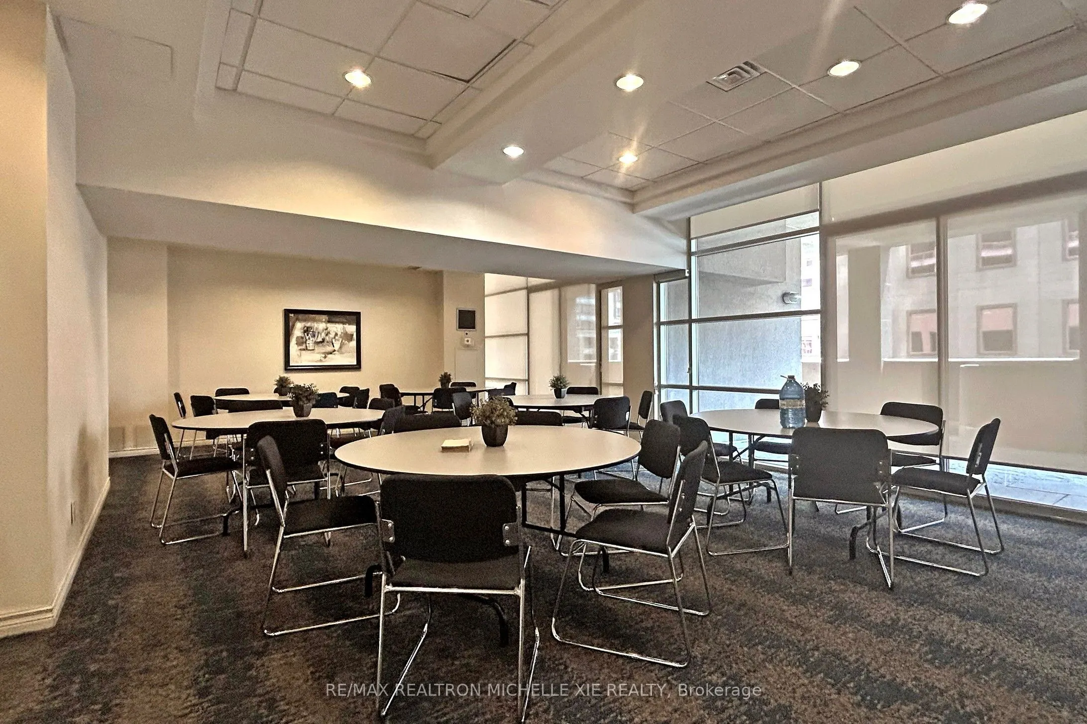 736 Bay Street, #1009