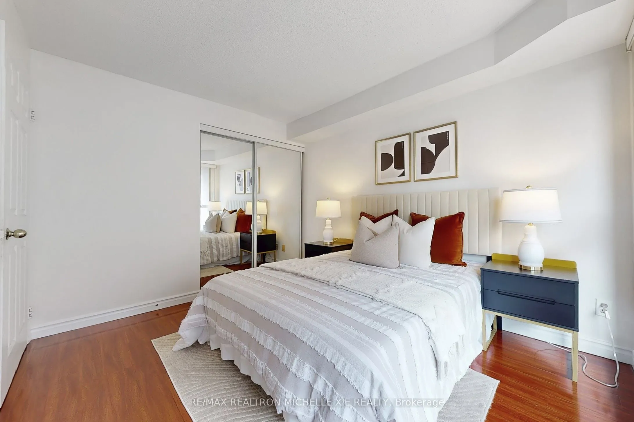 736 Bay Street, #1009