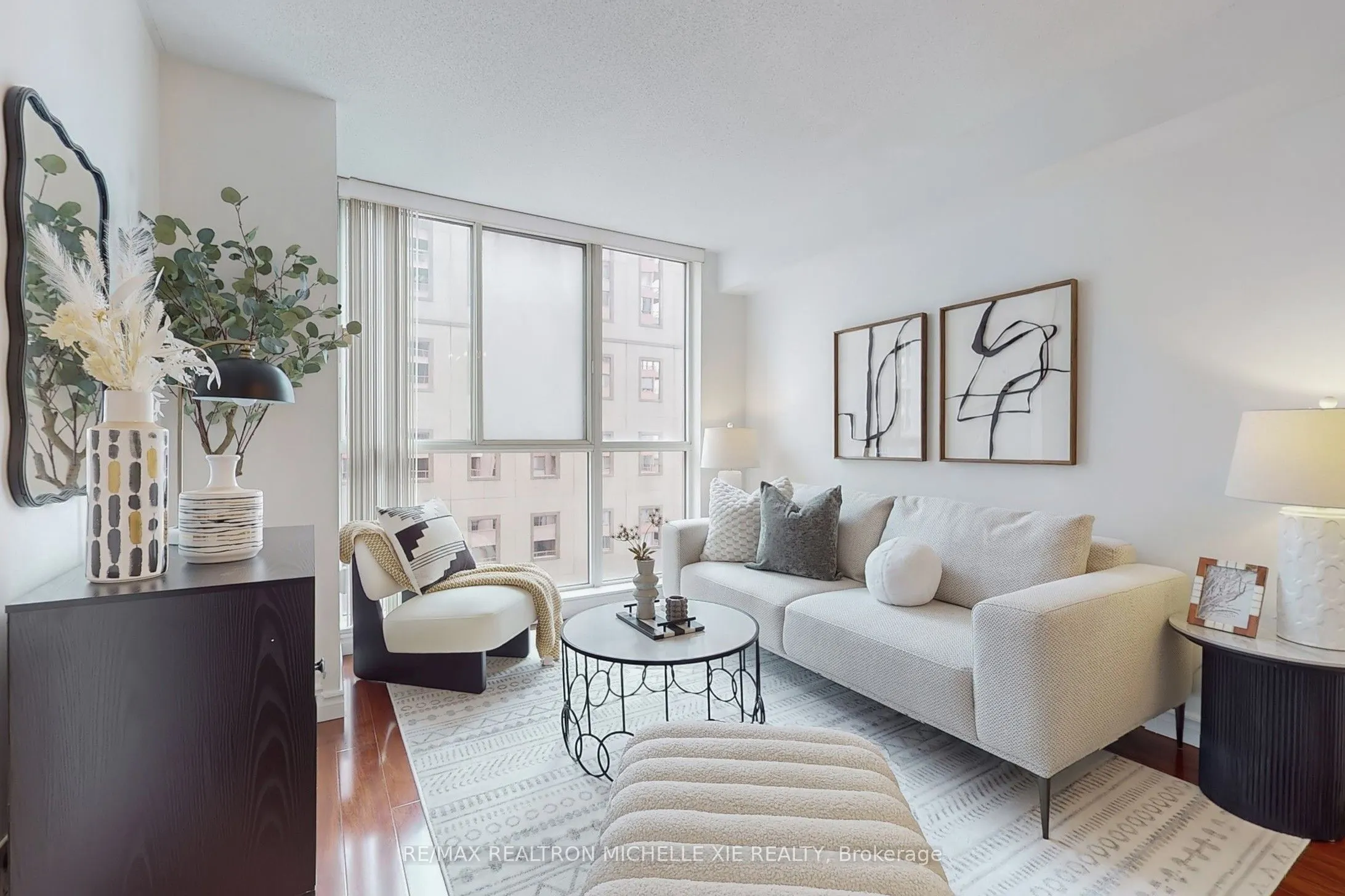 736 Bay Street, #1009