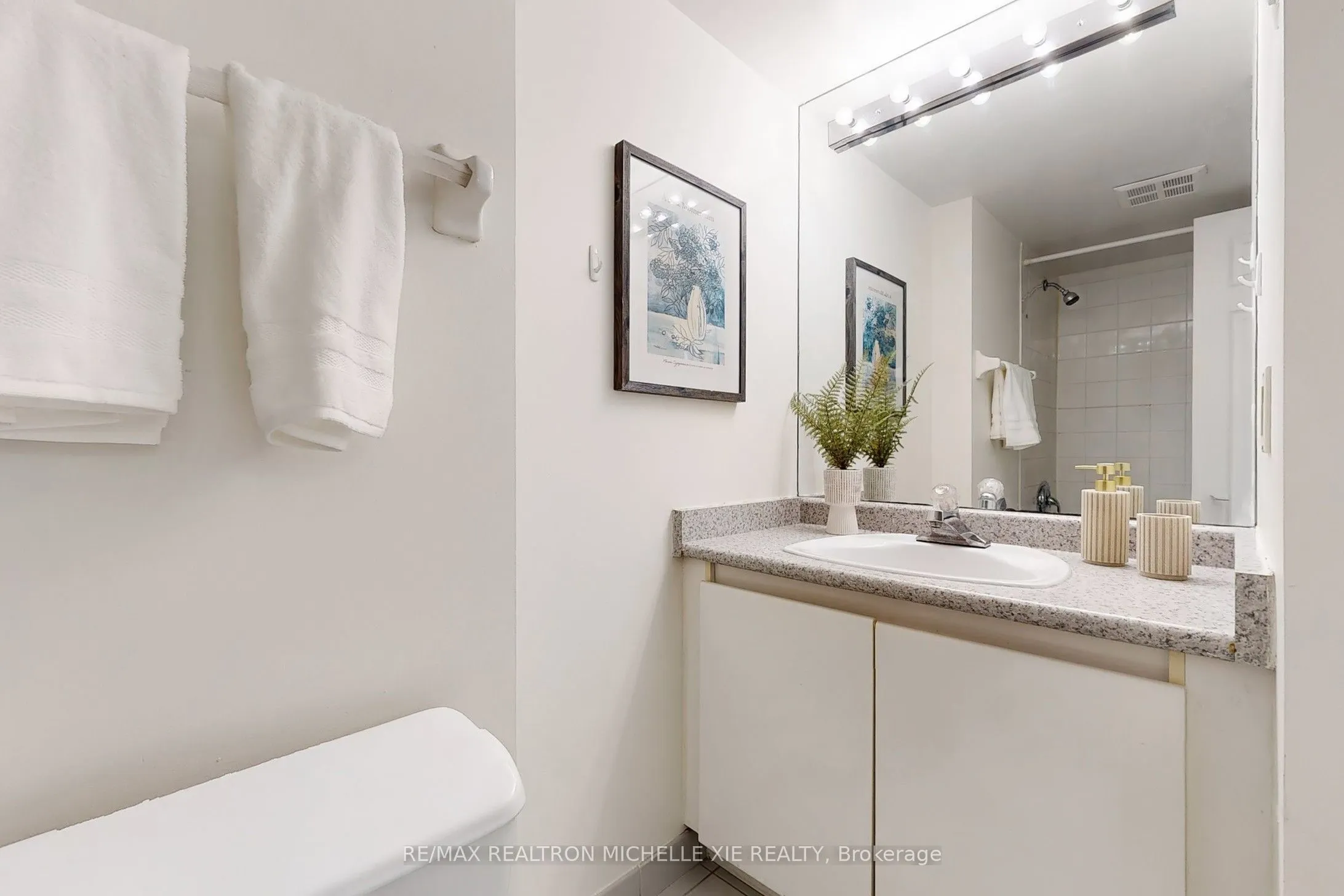 736 Bay Street, #1009