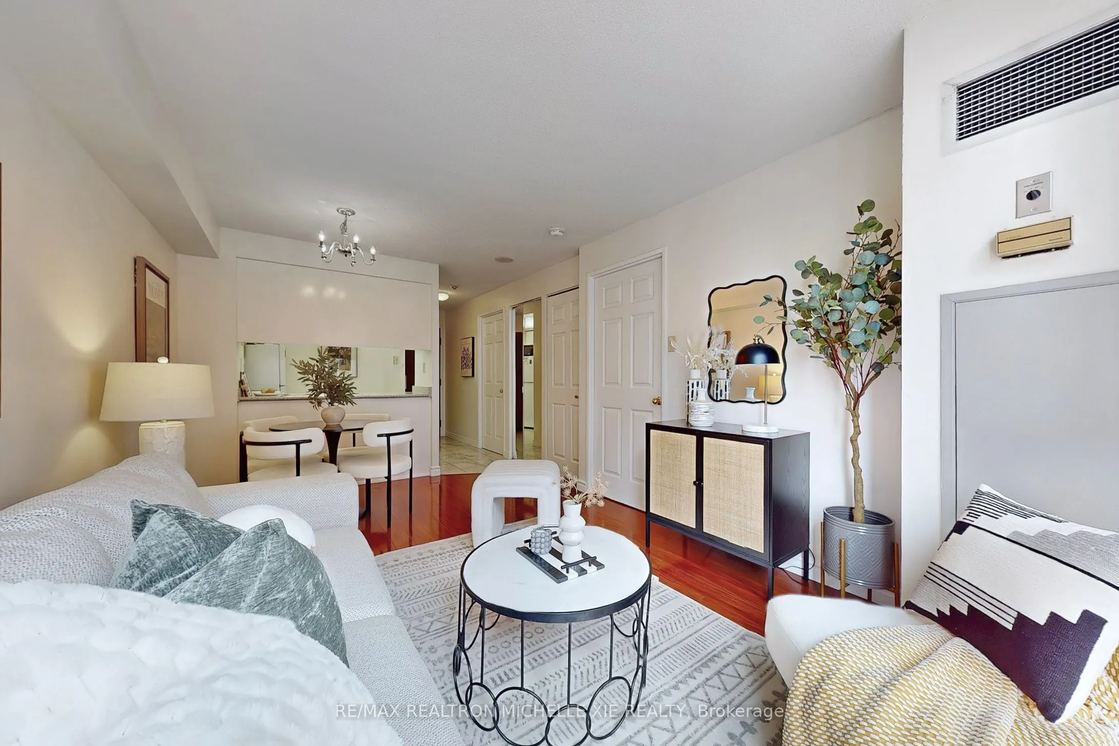 736 Bay Street, #1009