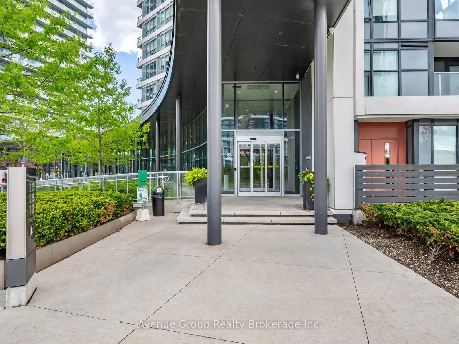 115 Mcmahon Drive, #2805