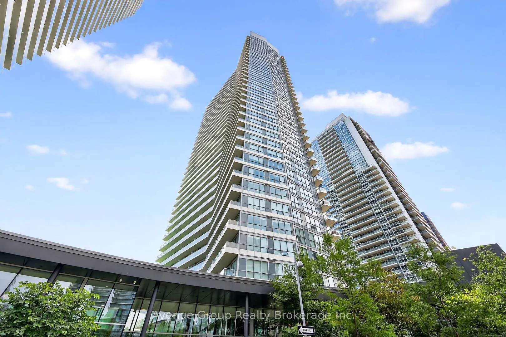 115 Mcmahon Drive, #2805