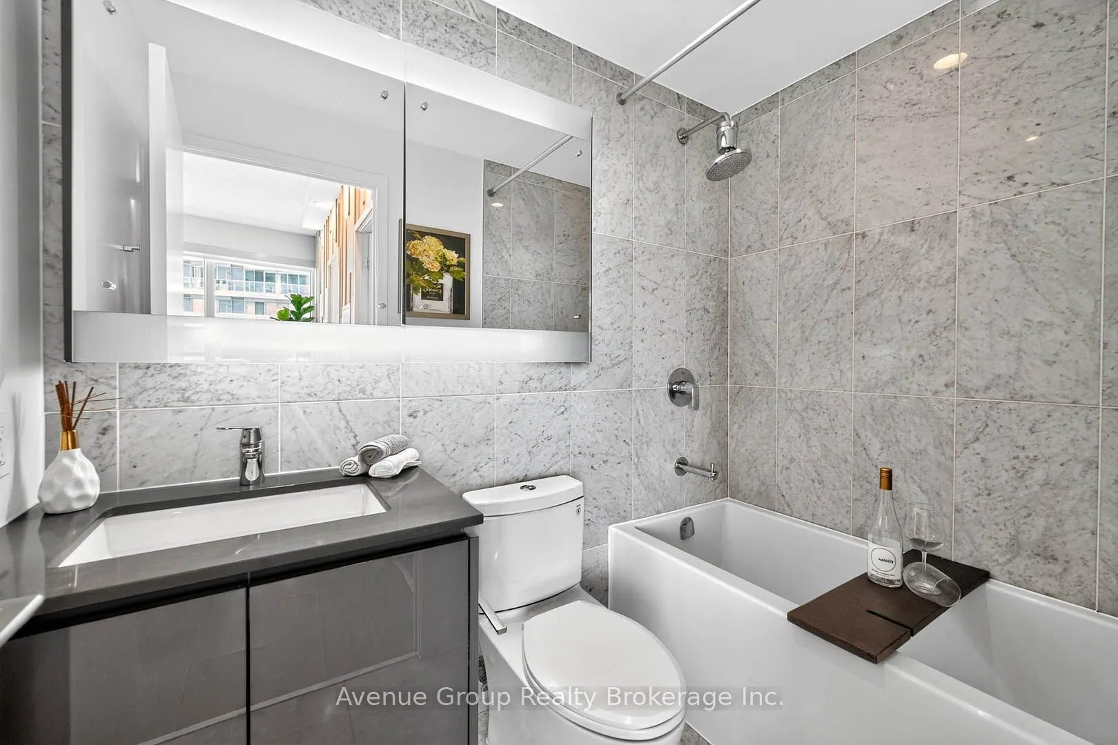 115 Mcmahon Drive, #2805