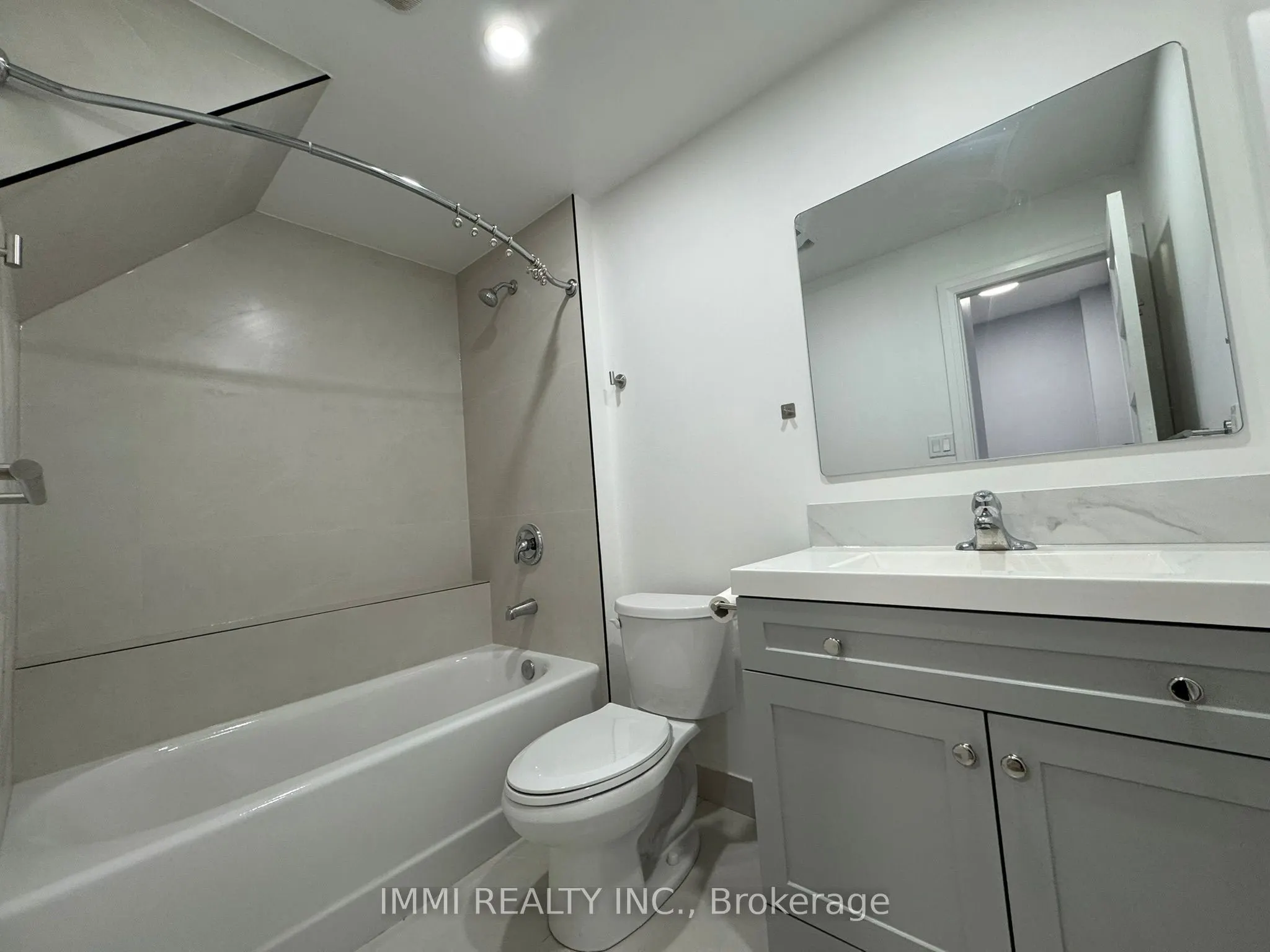 618 Bathurst Street, #203