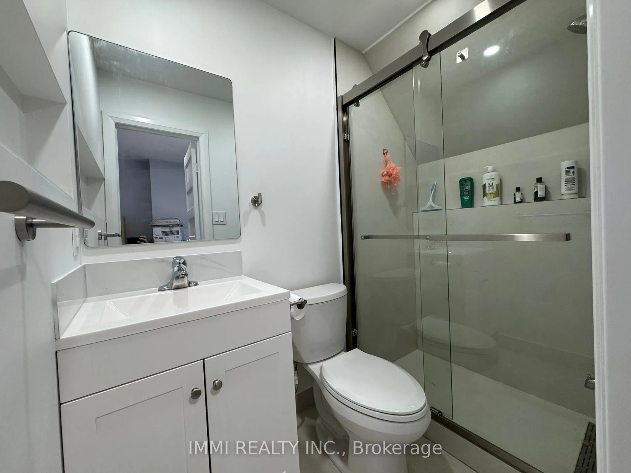 618 Bathurst Street, #301