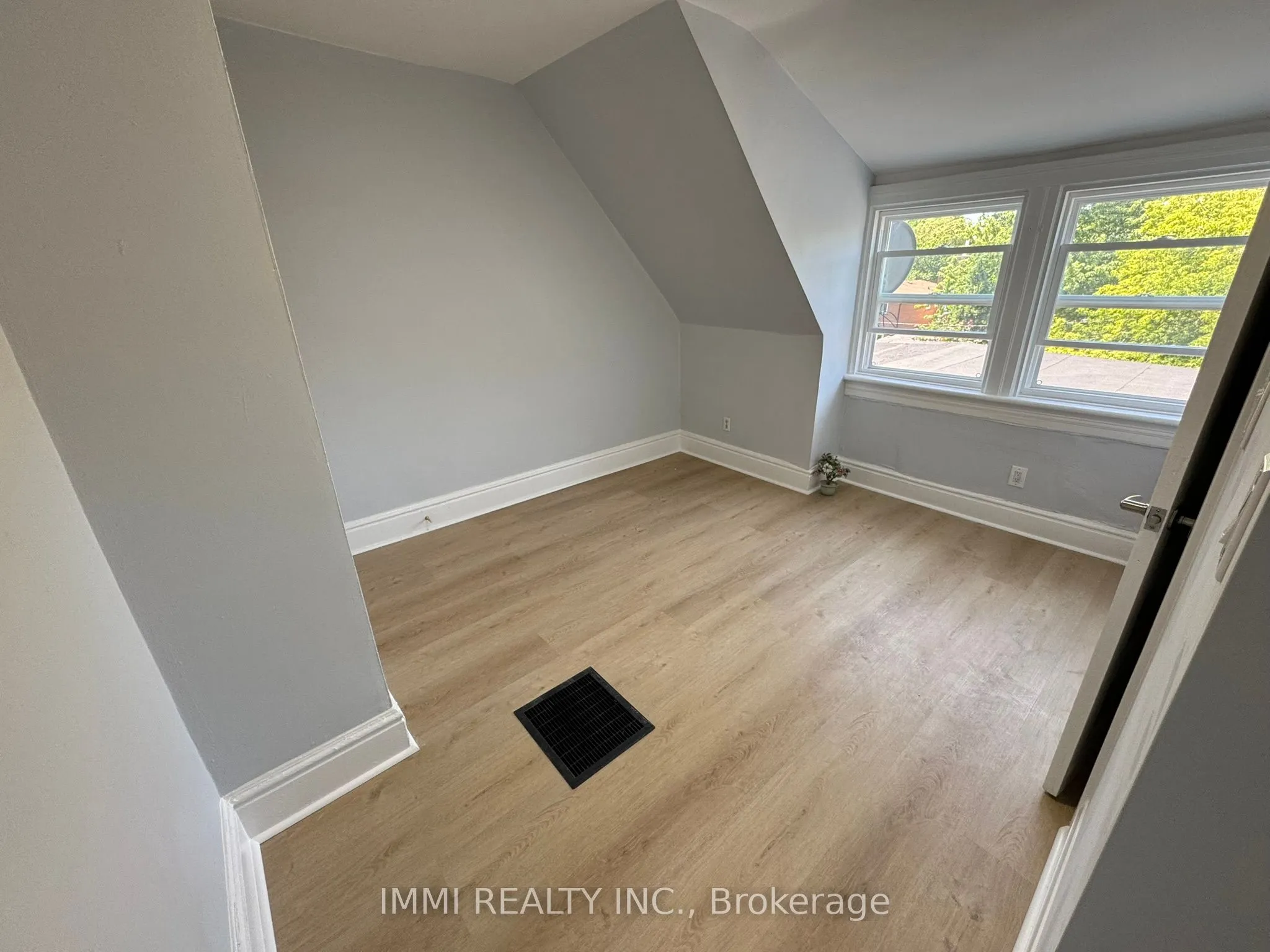 618 Bathurst Street, #302
