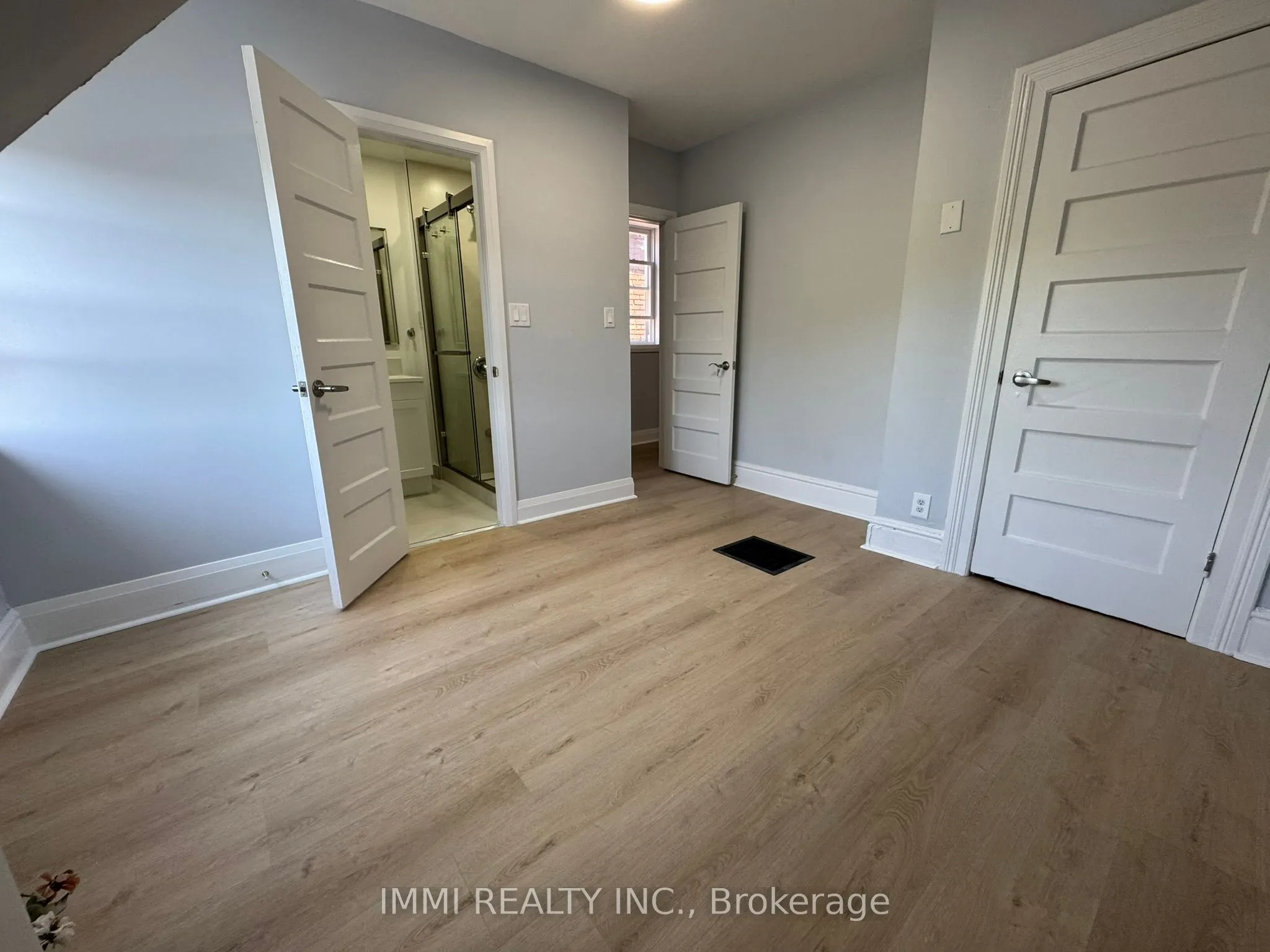 618 Bathurst Street, #302