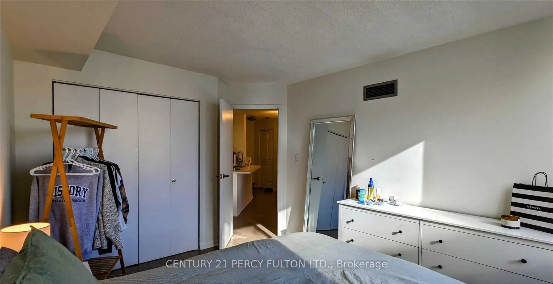 25 Grenville Street, #1506