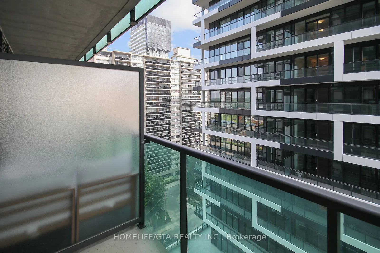 25 Broadway Avenue, #1006