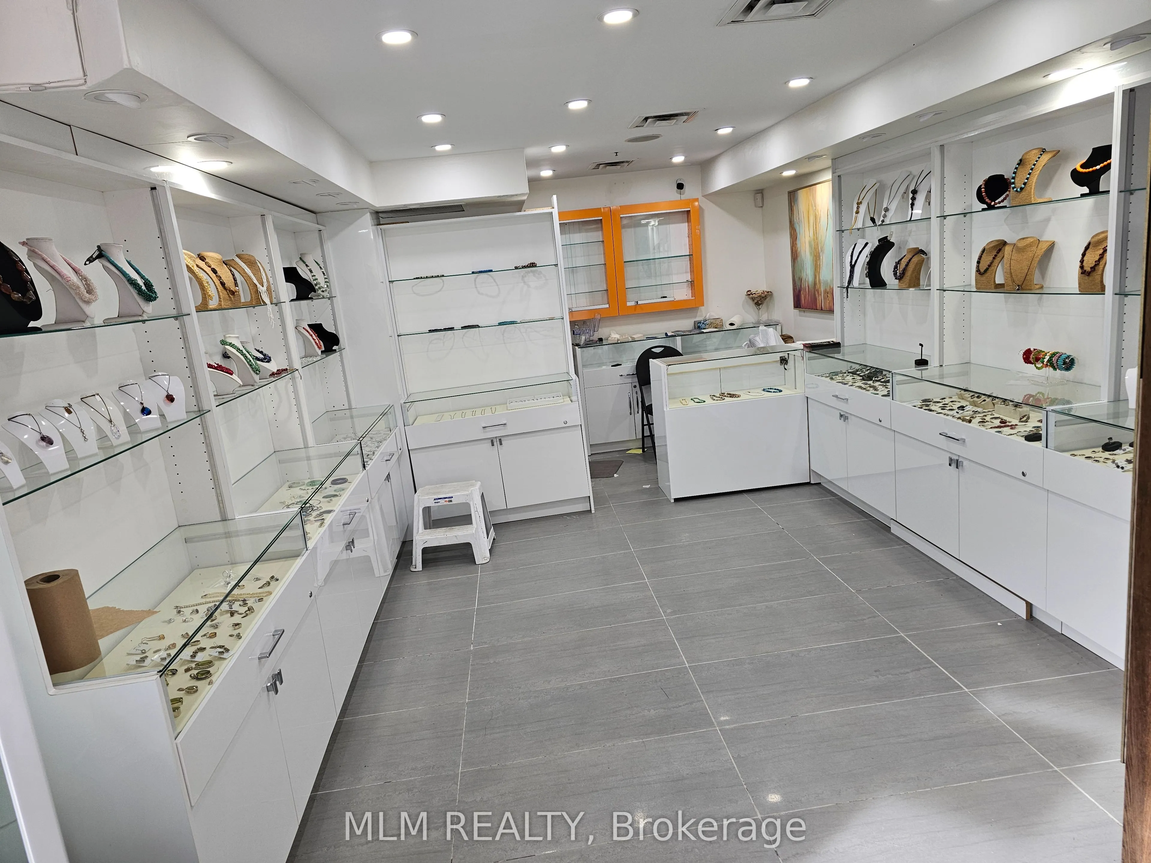 70 Yorkville Avenue, #L3