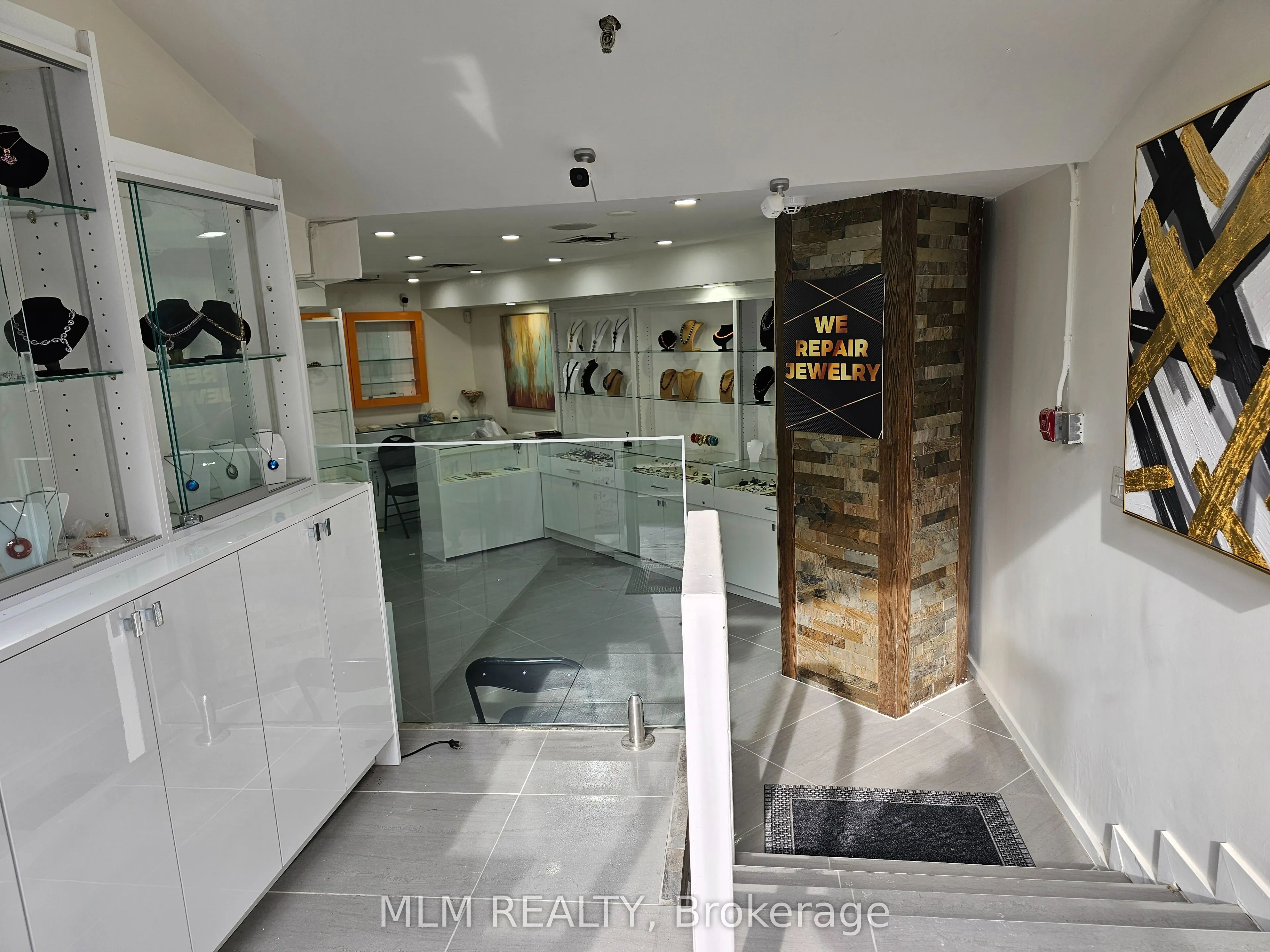 70 Yorkville Avenue, #L3