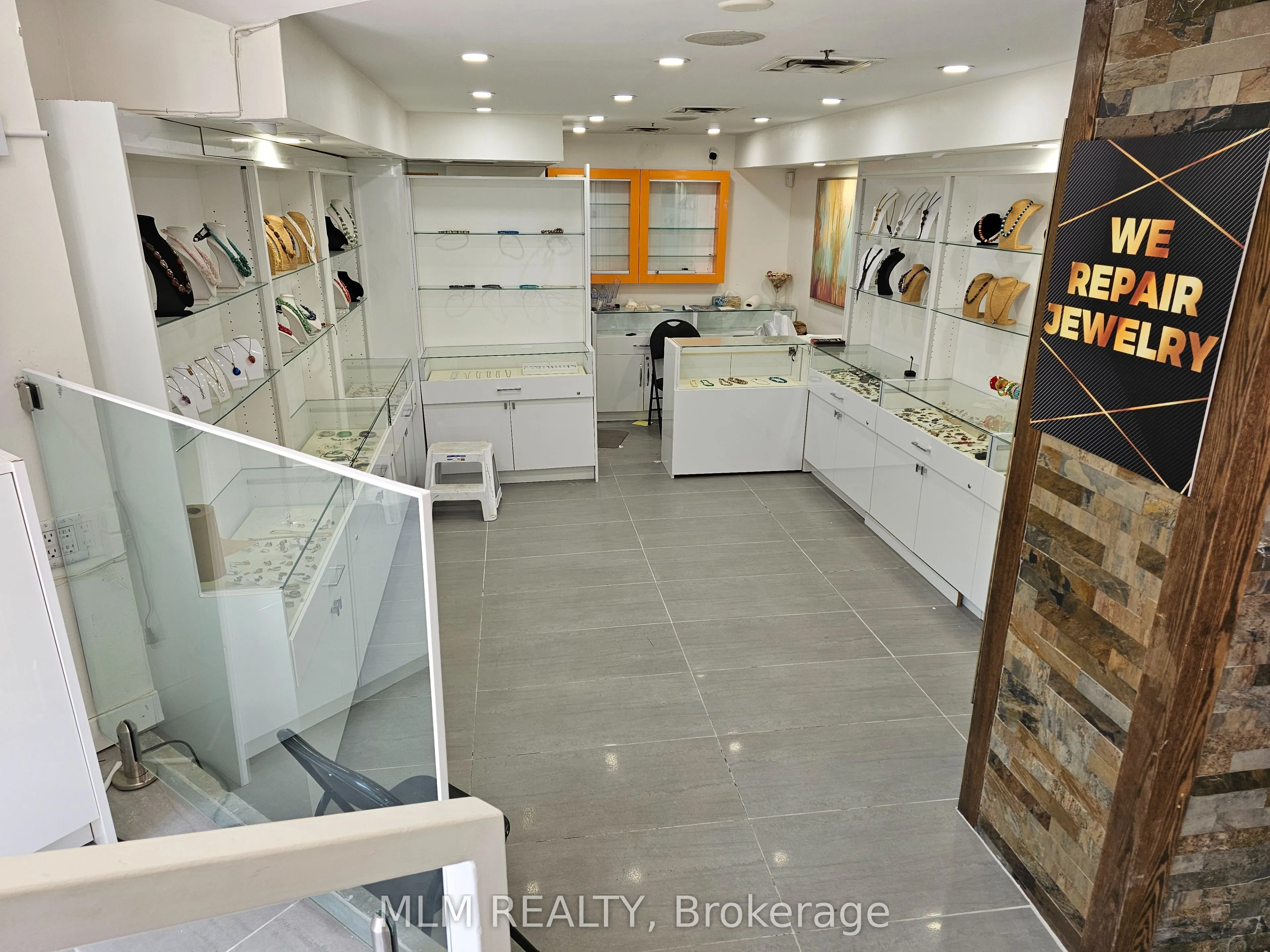 70 Yorkville Avenue, #L3