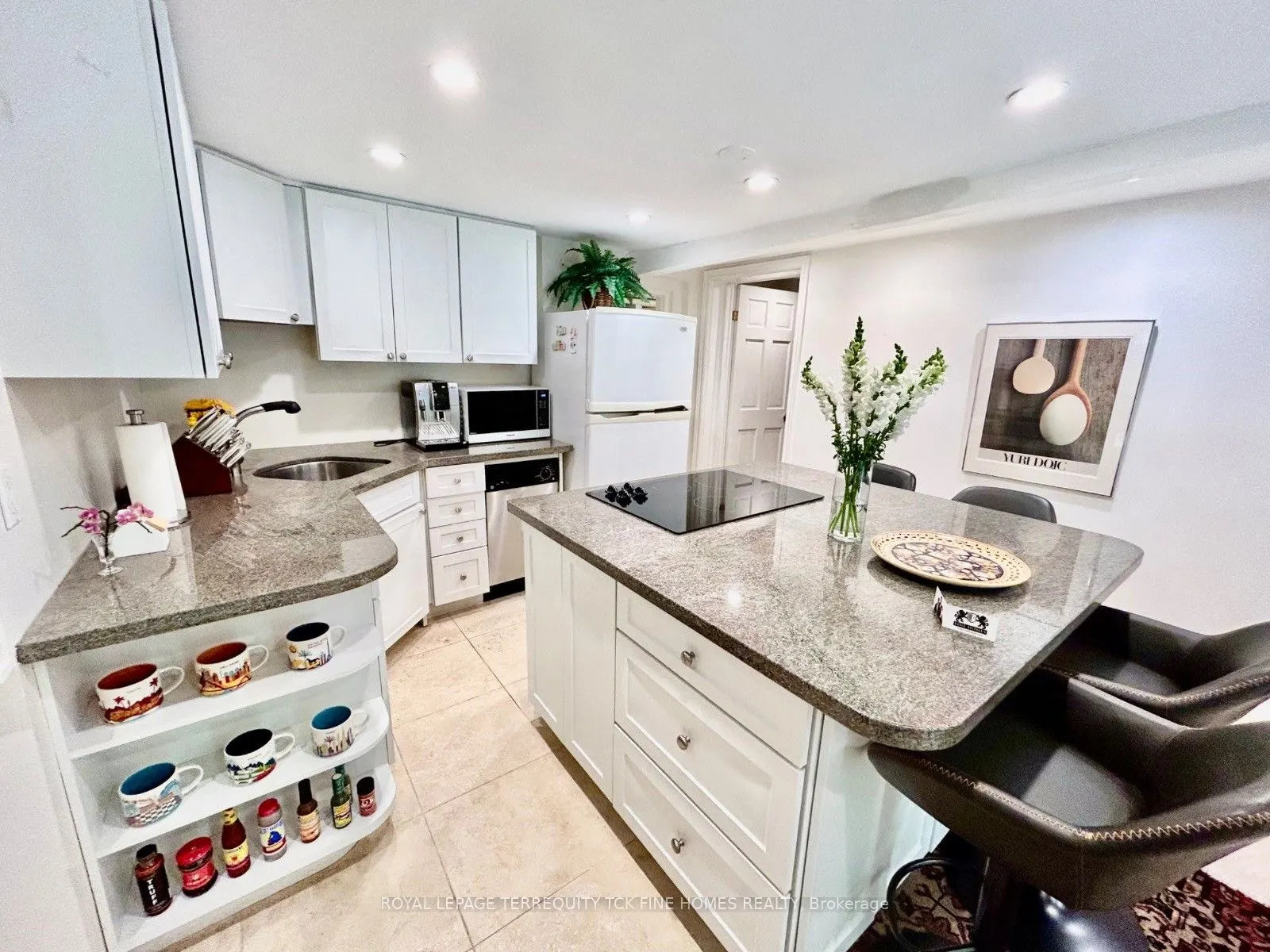 171 Roxborough Street E, #Basement