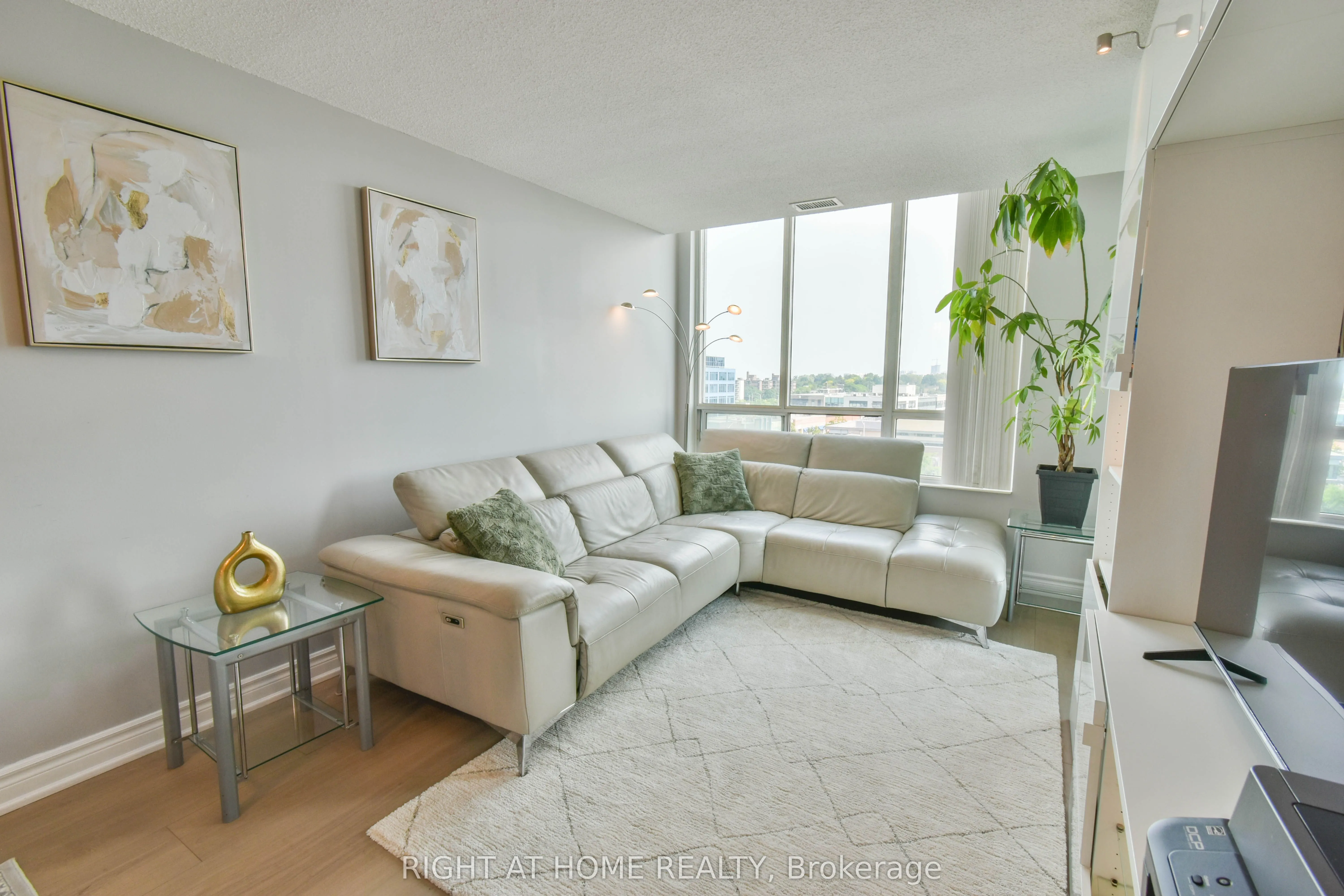 205 The Donway W, #702