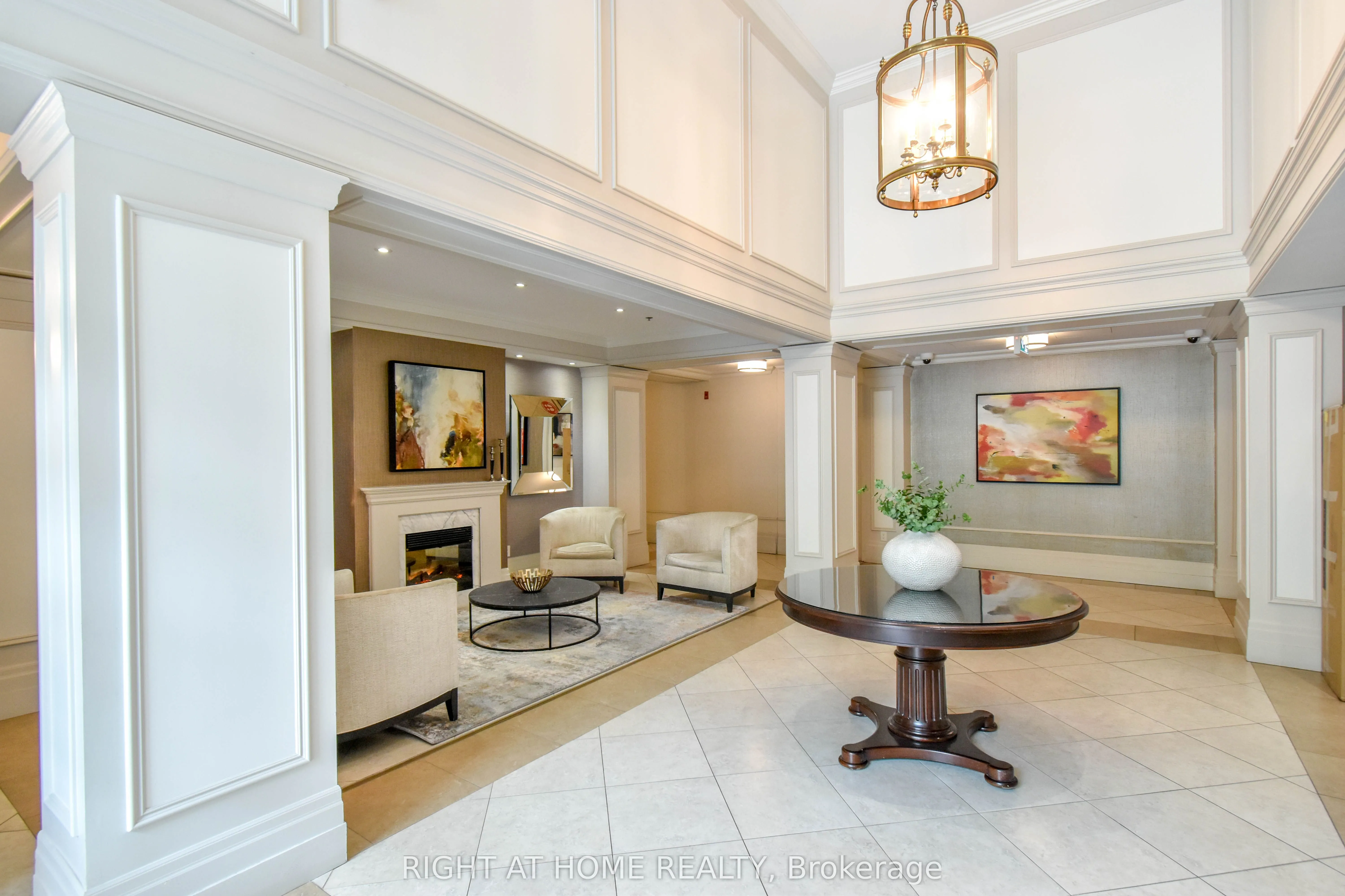 205 The Donway W, #702