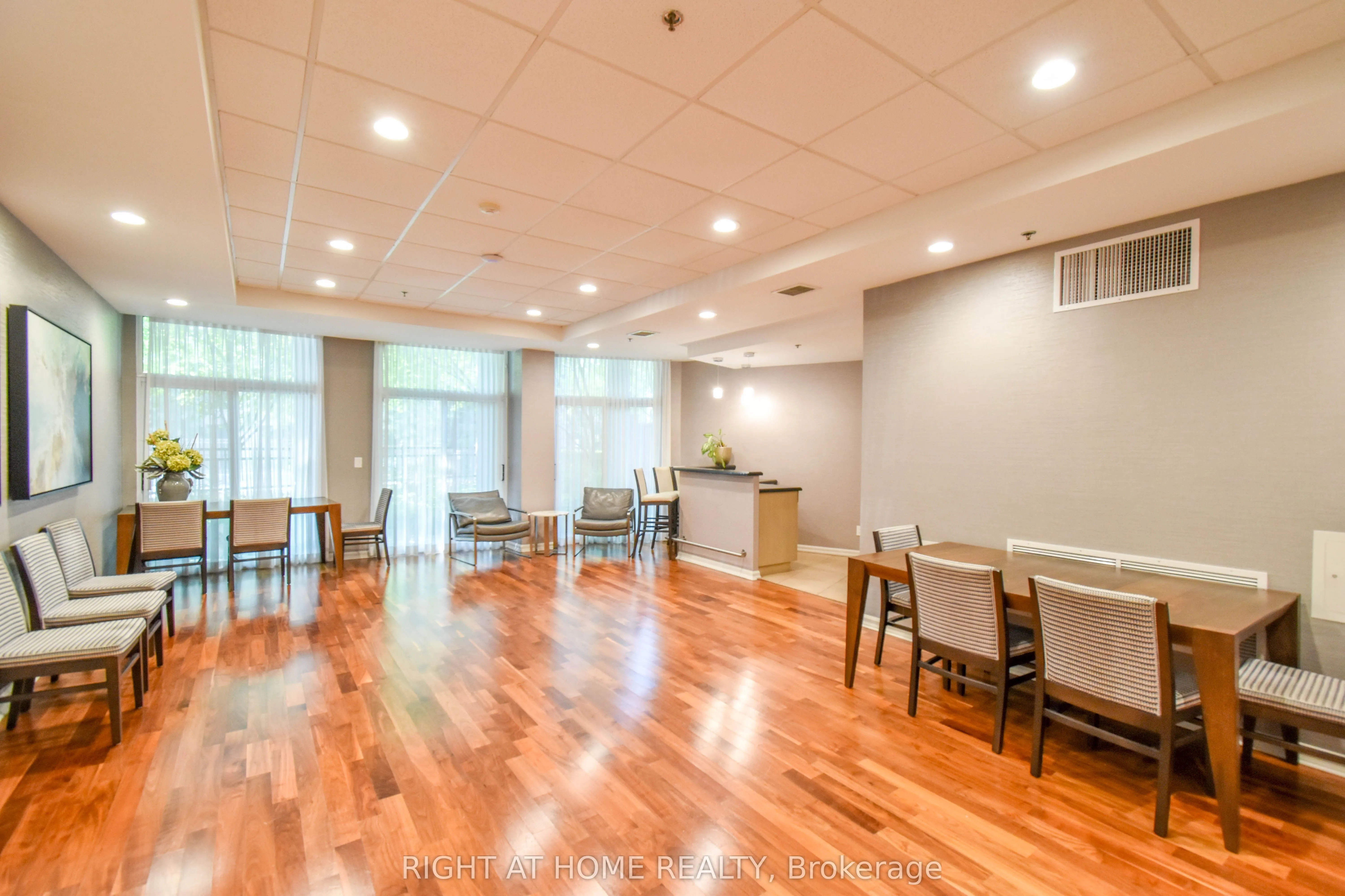 205 The Donway W, #702