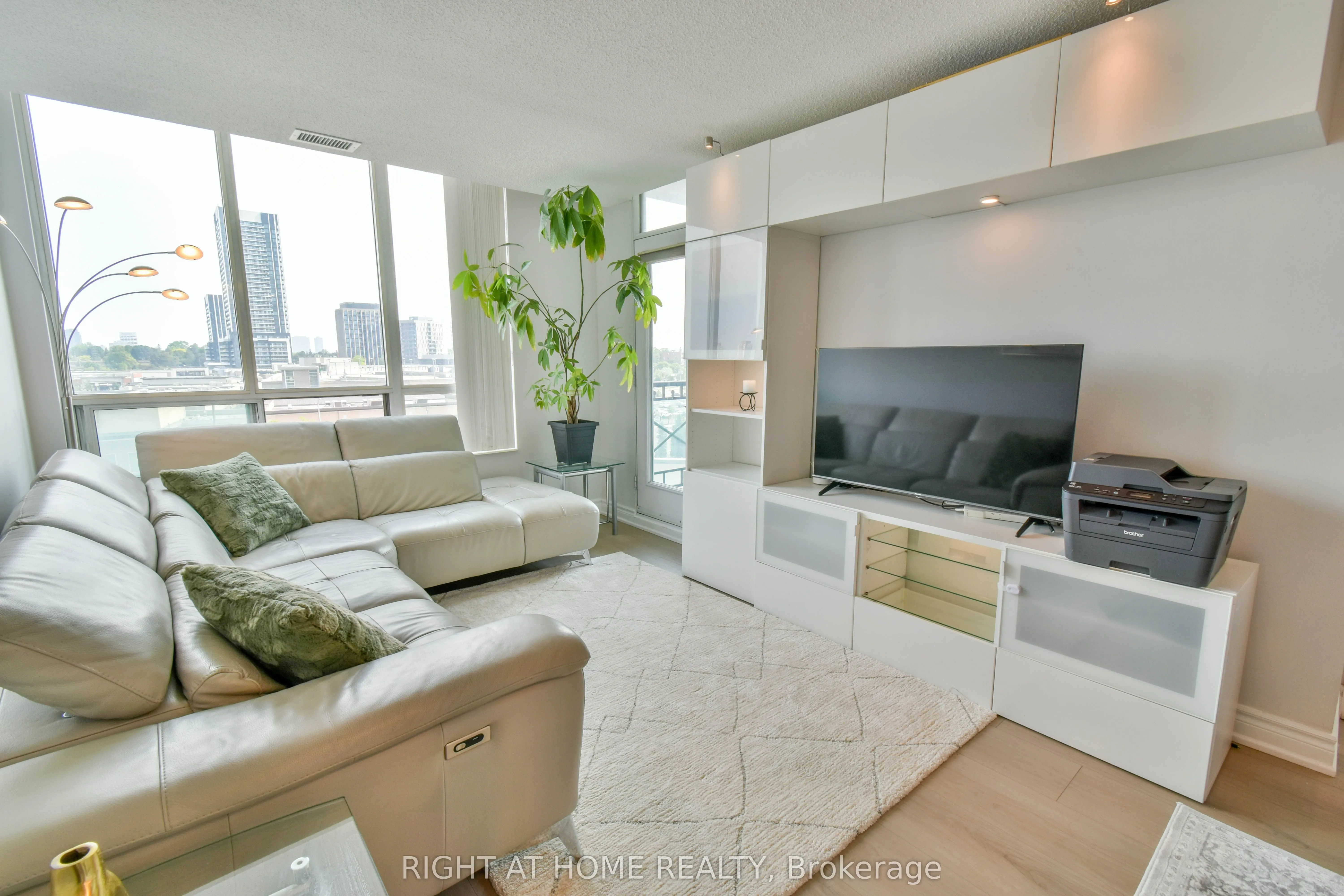 205 The Donway W, #702