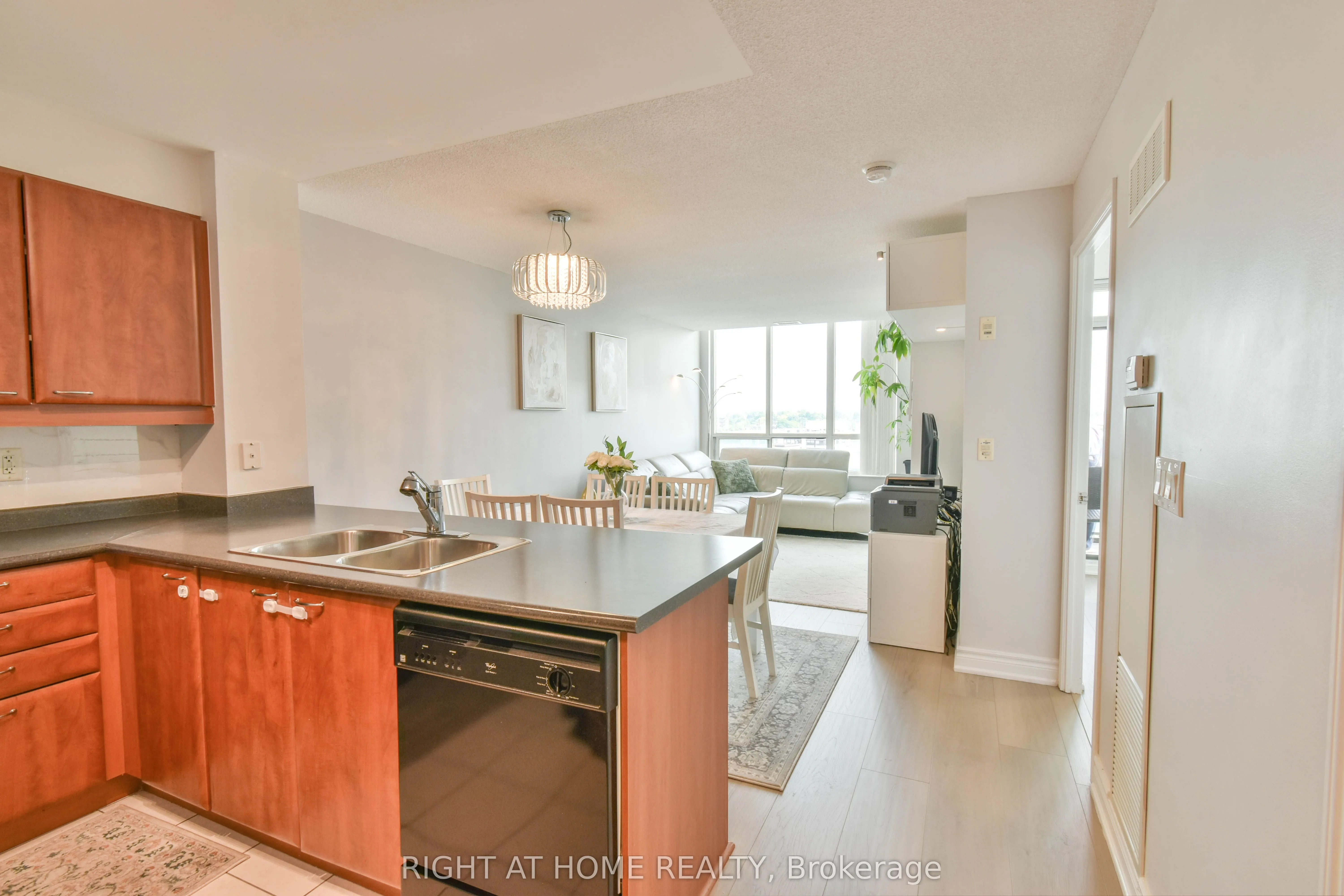 205 The Donway W, #702