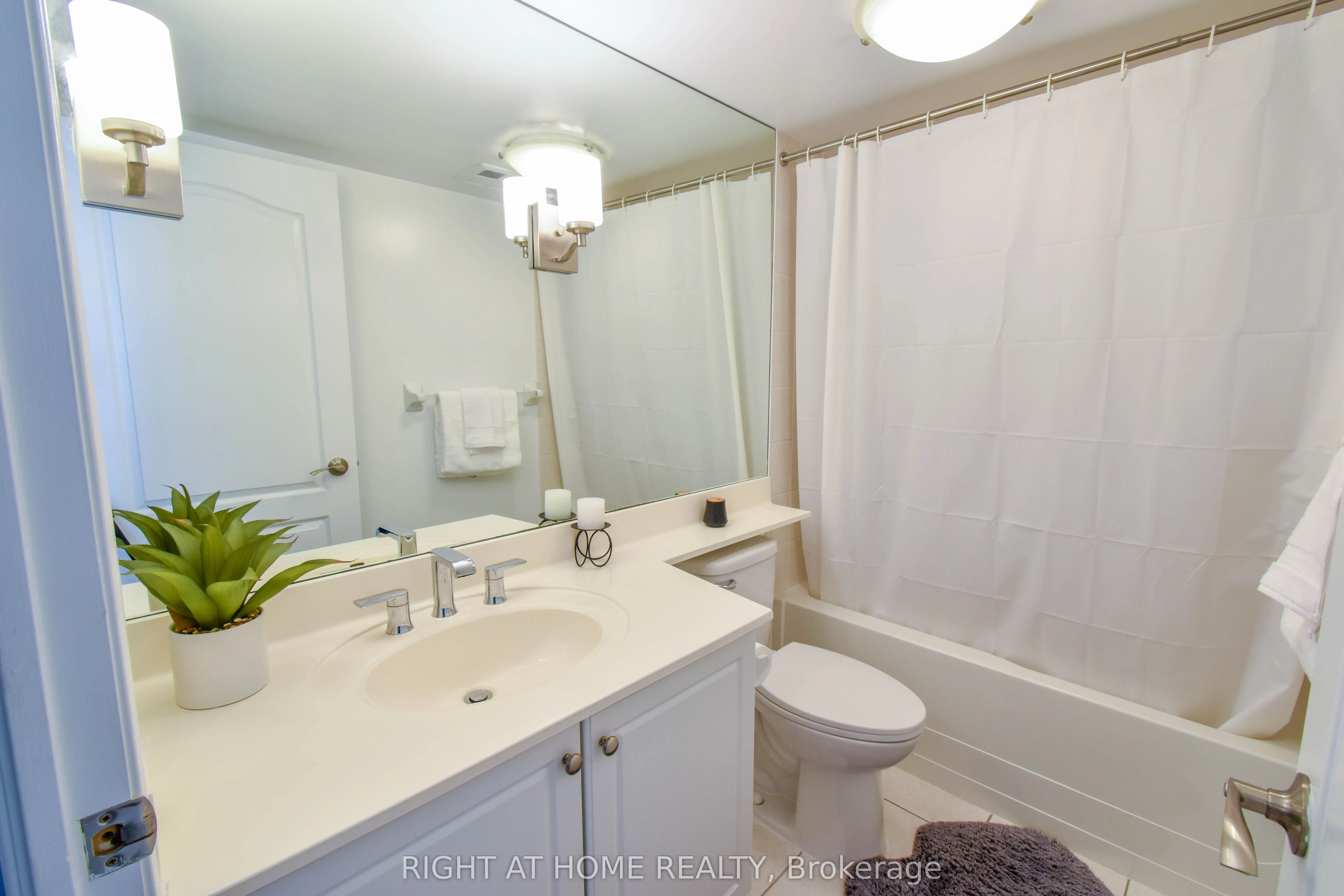205 The Donway W, #702