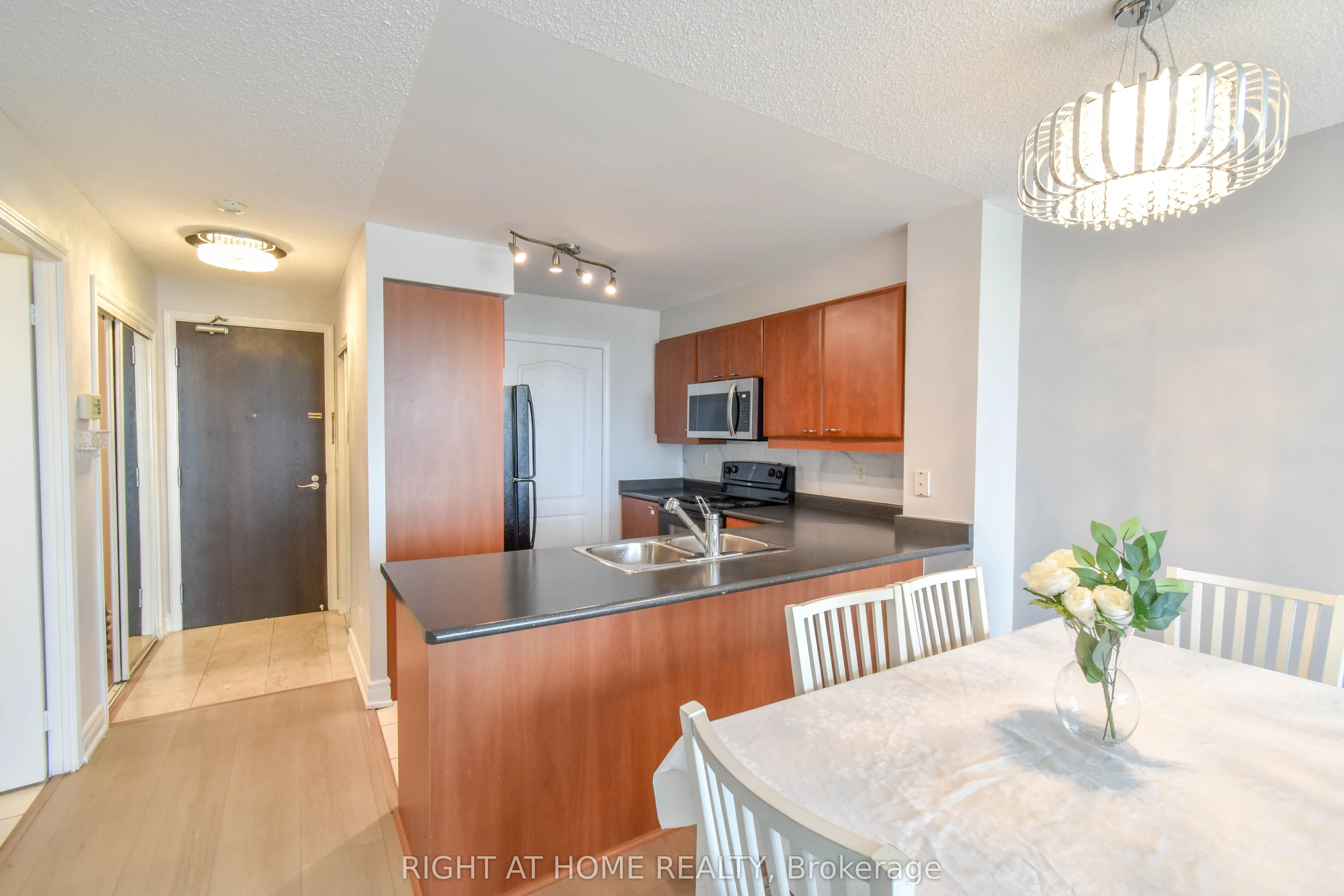 205 The Donway W, #702