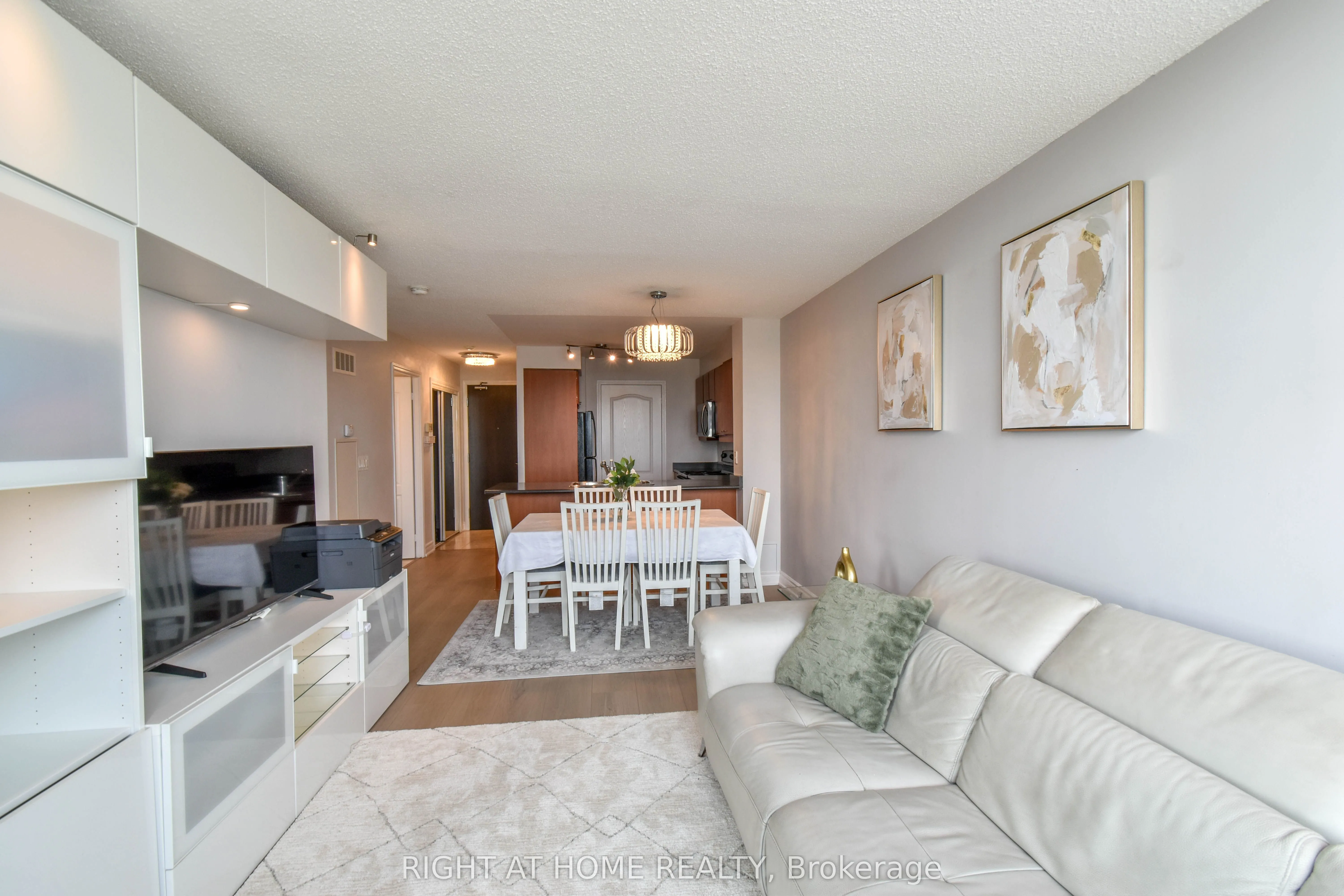 205 The Donway W, #702
