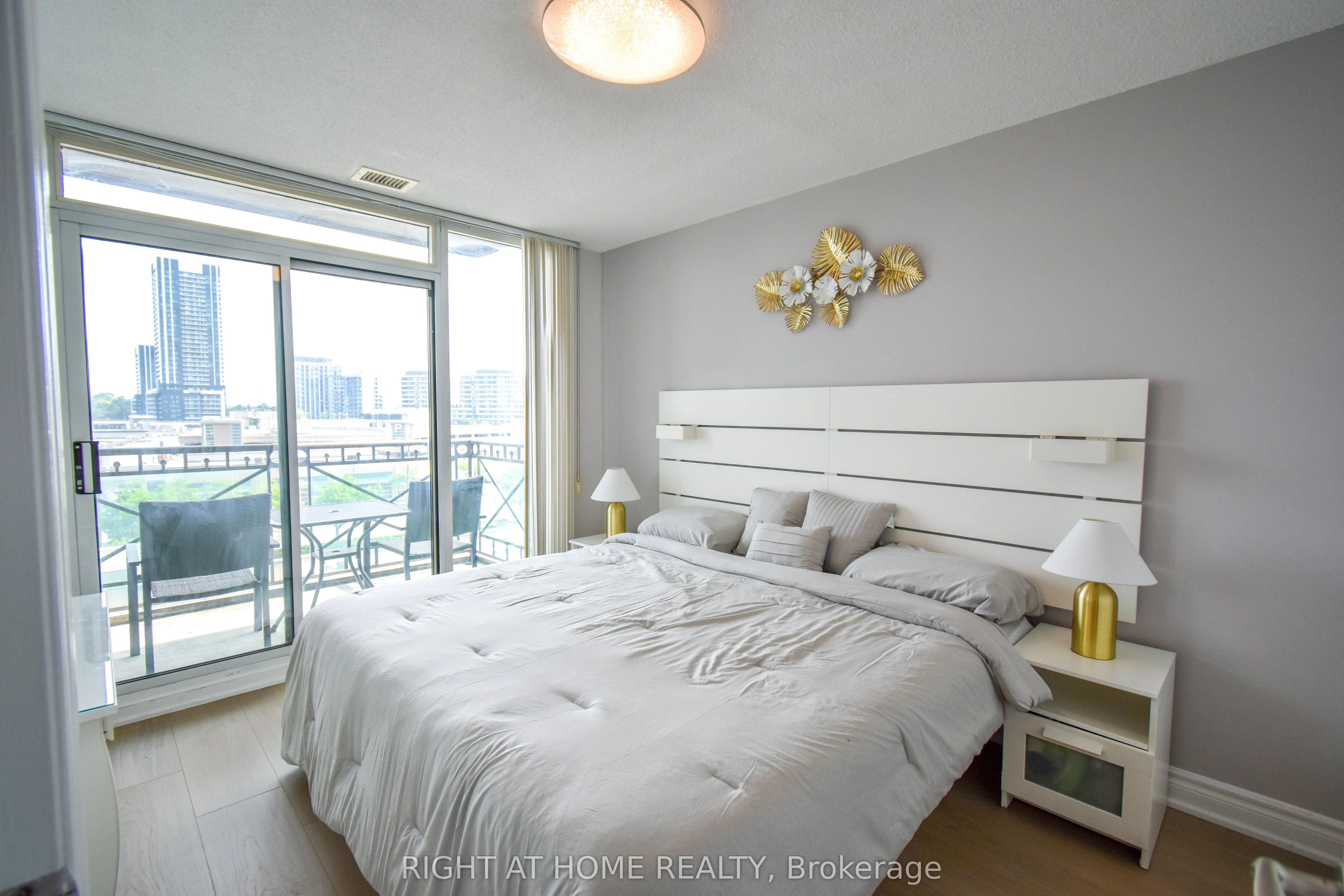 205 The Donway W, #702