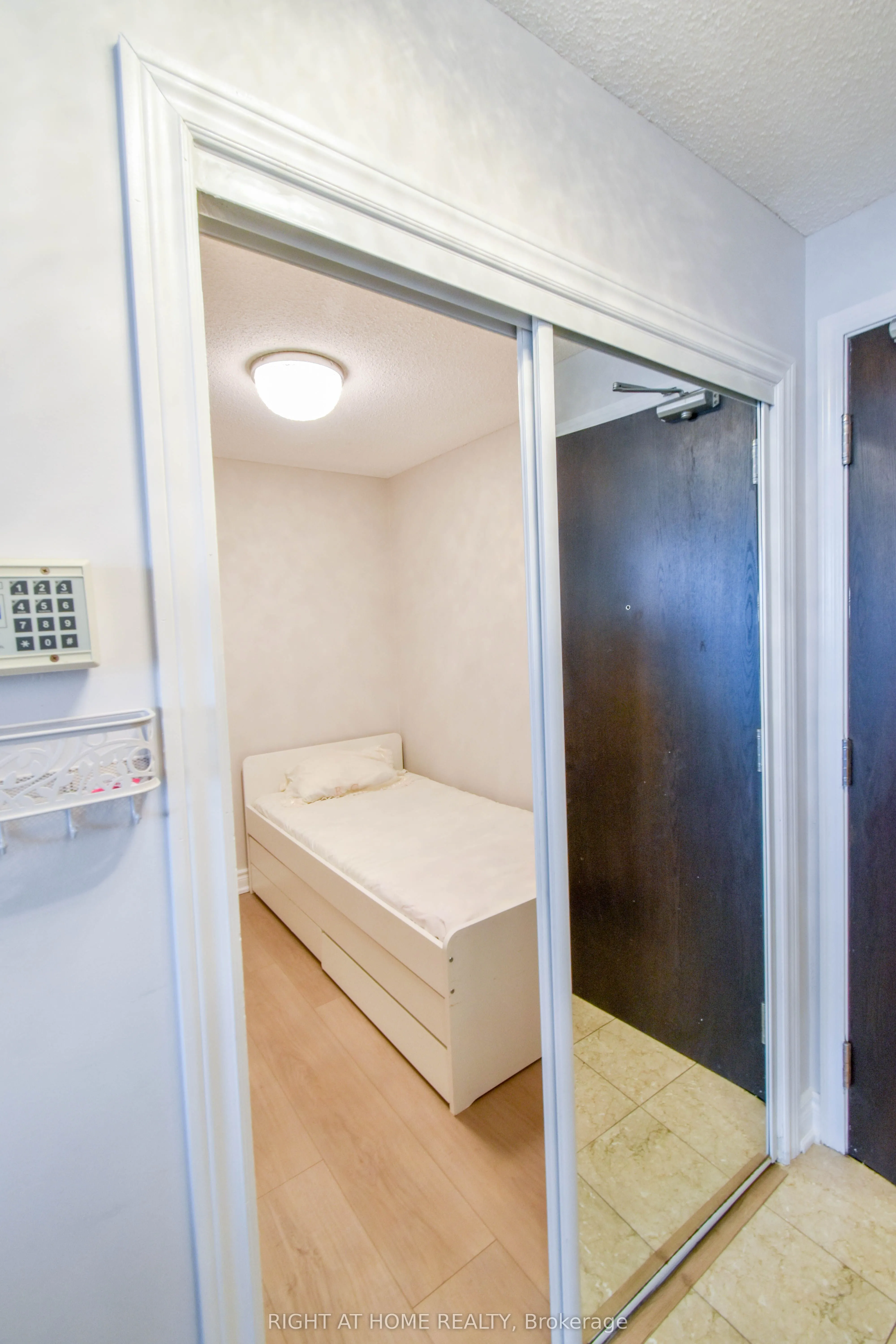 205 The Donway W, #702