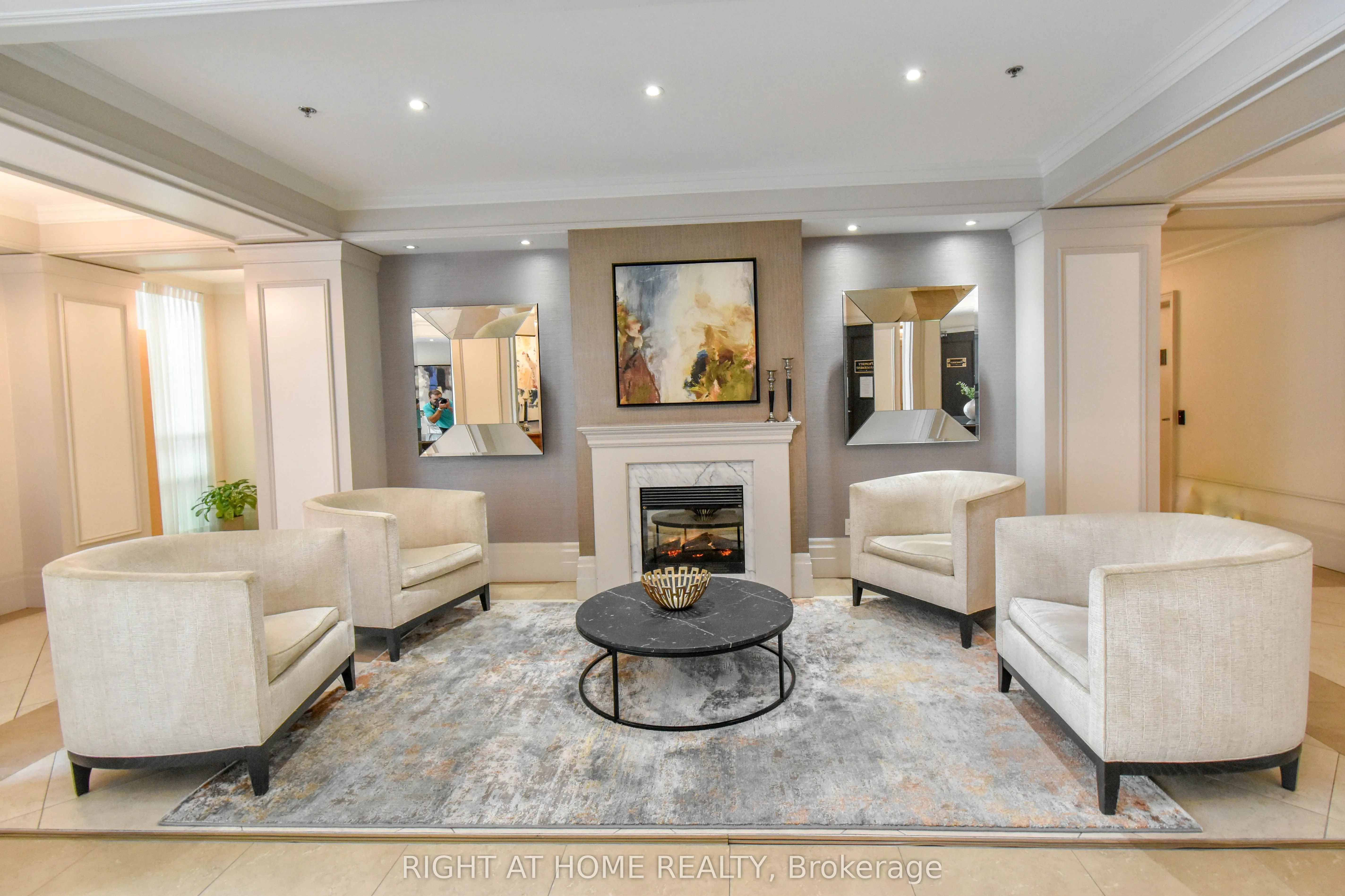 205 The Donway W, #702