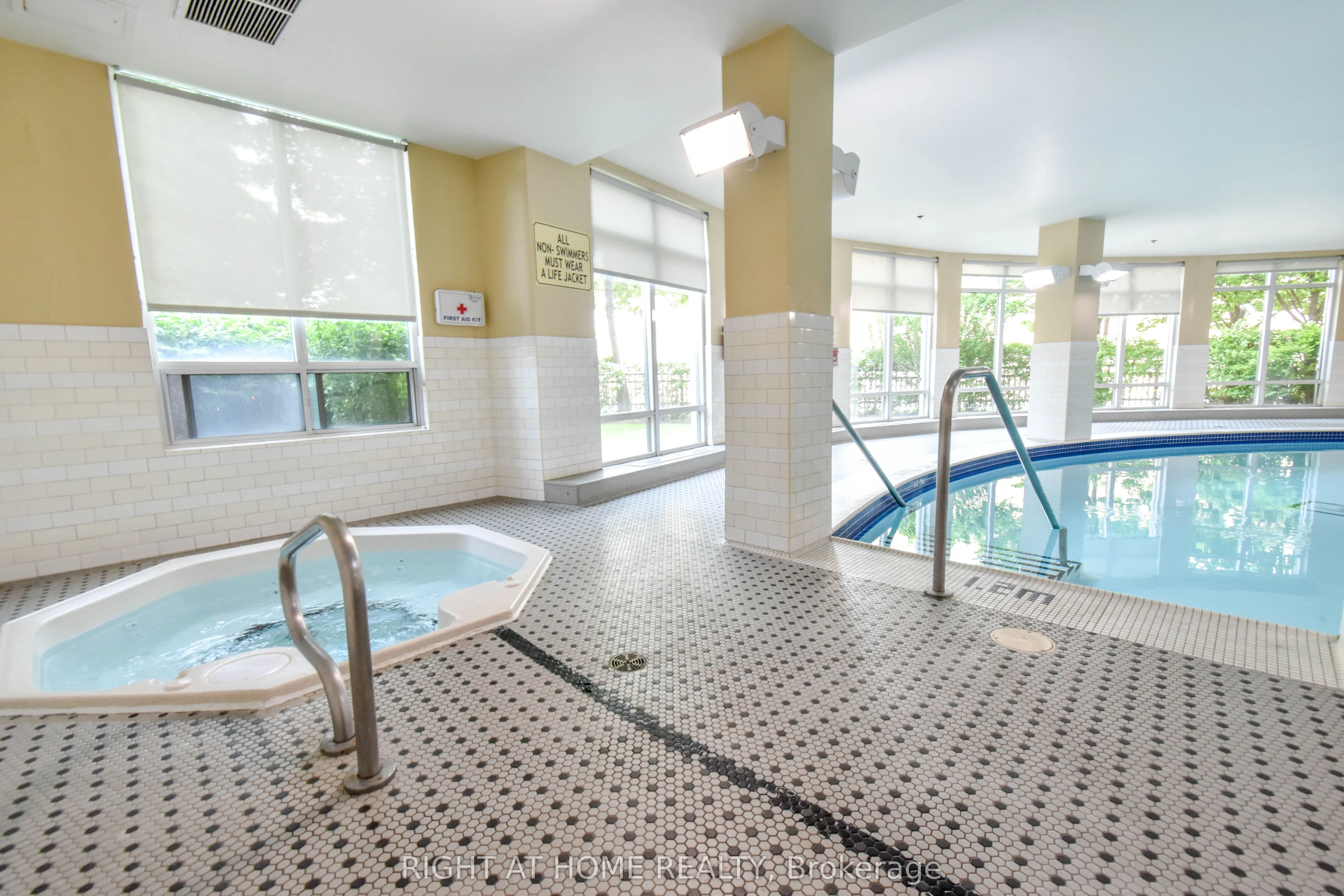 205 The Donway W, #702
